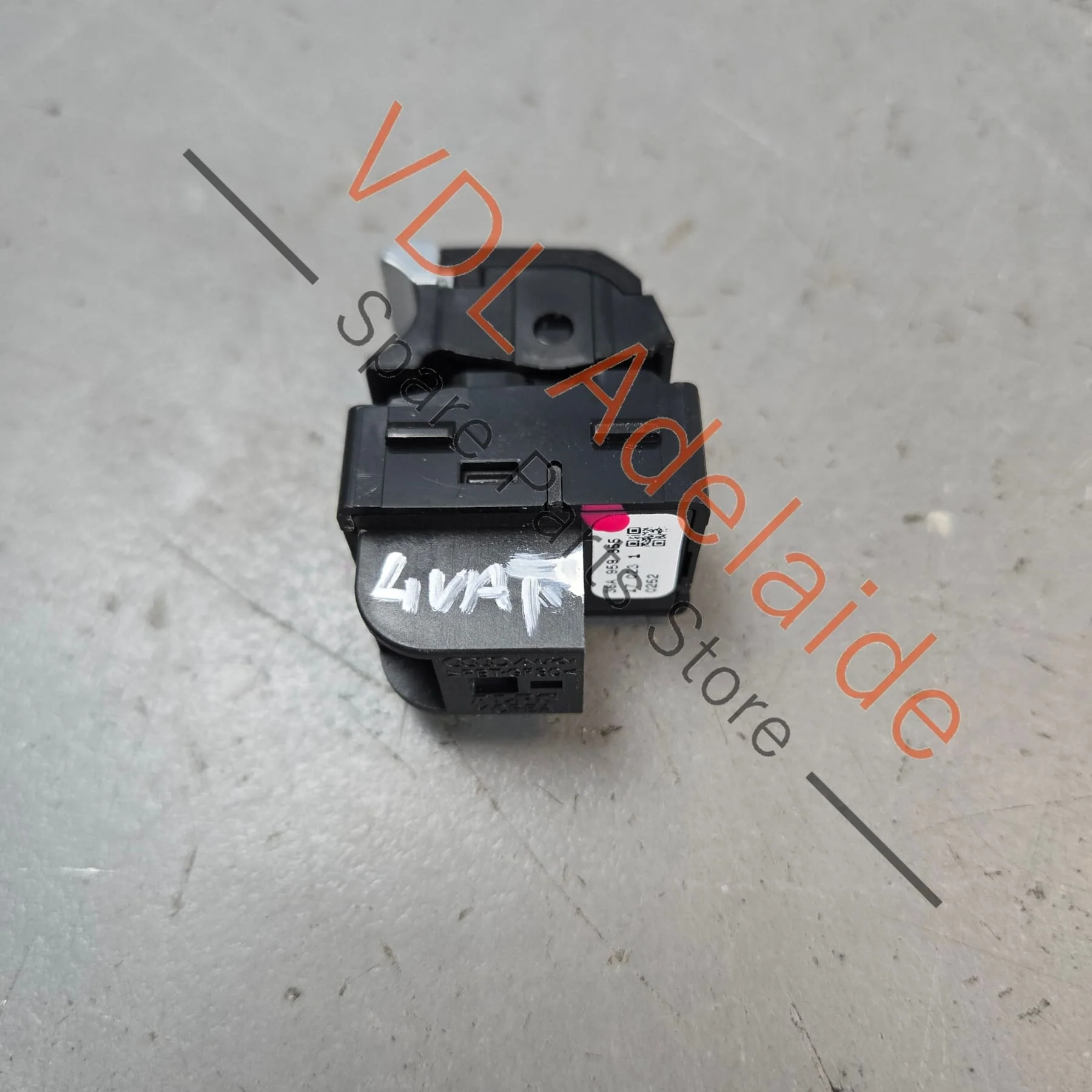 Bentley Bentayga Genuine Passenger Door Window Switch 36A959855 - Image 3