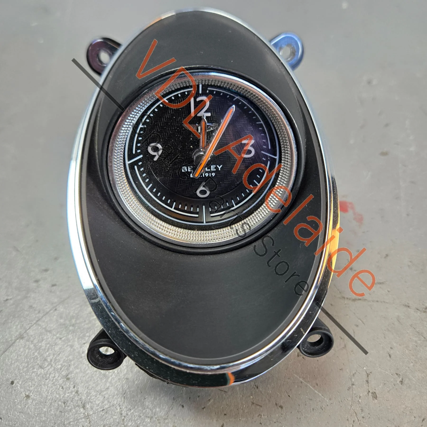 Bentley Bentayga Analogue Clock with trim 36A919204C