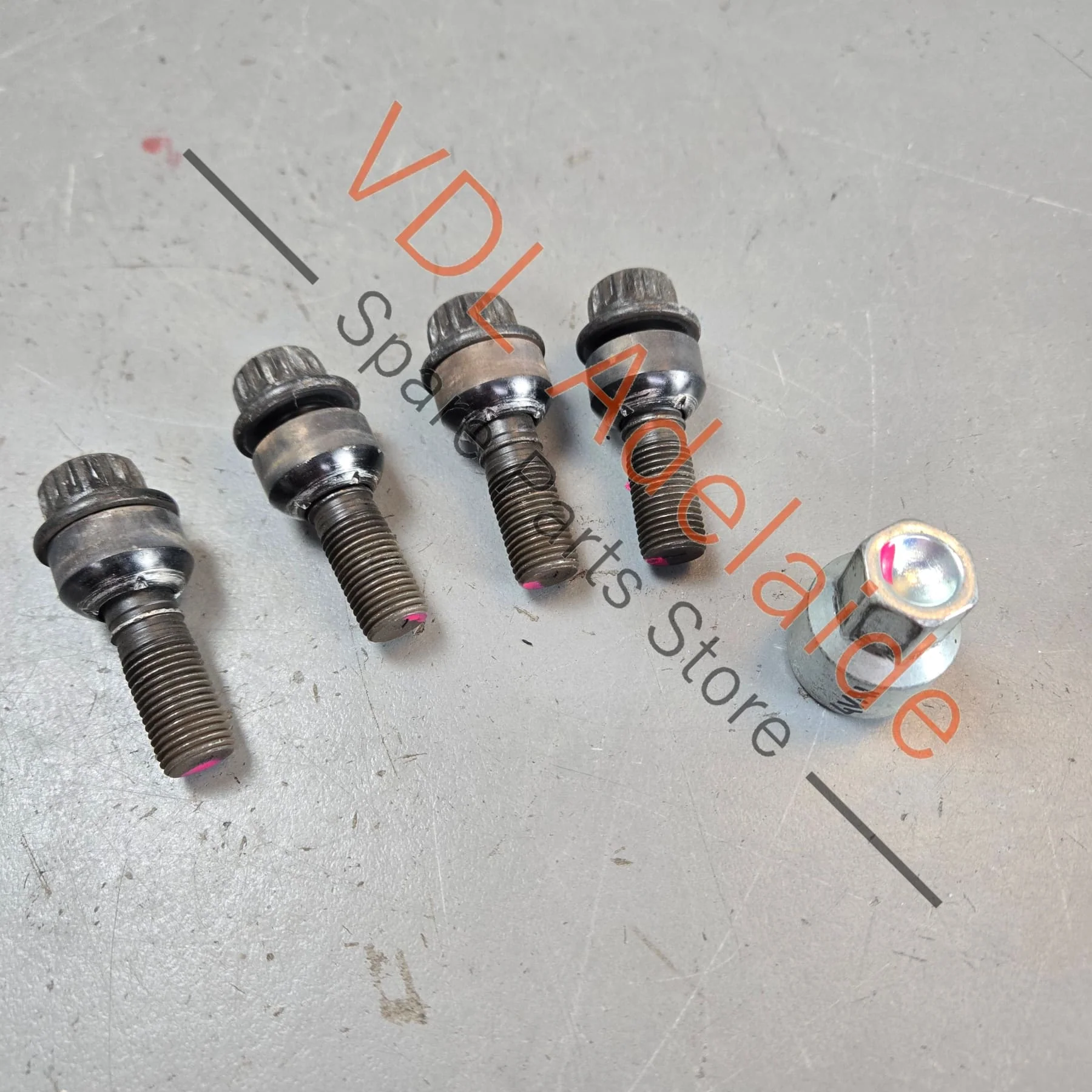 Bentley Bentayga Set of Wheel Nut Locks Porsche Cayenne Audi Q7 36A698137 - Image 4