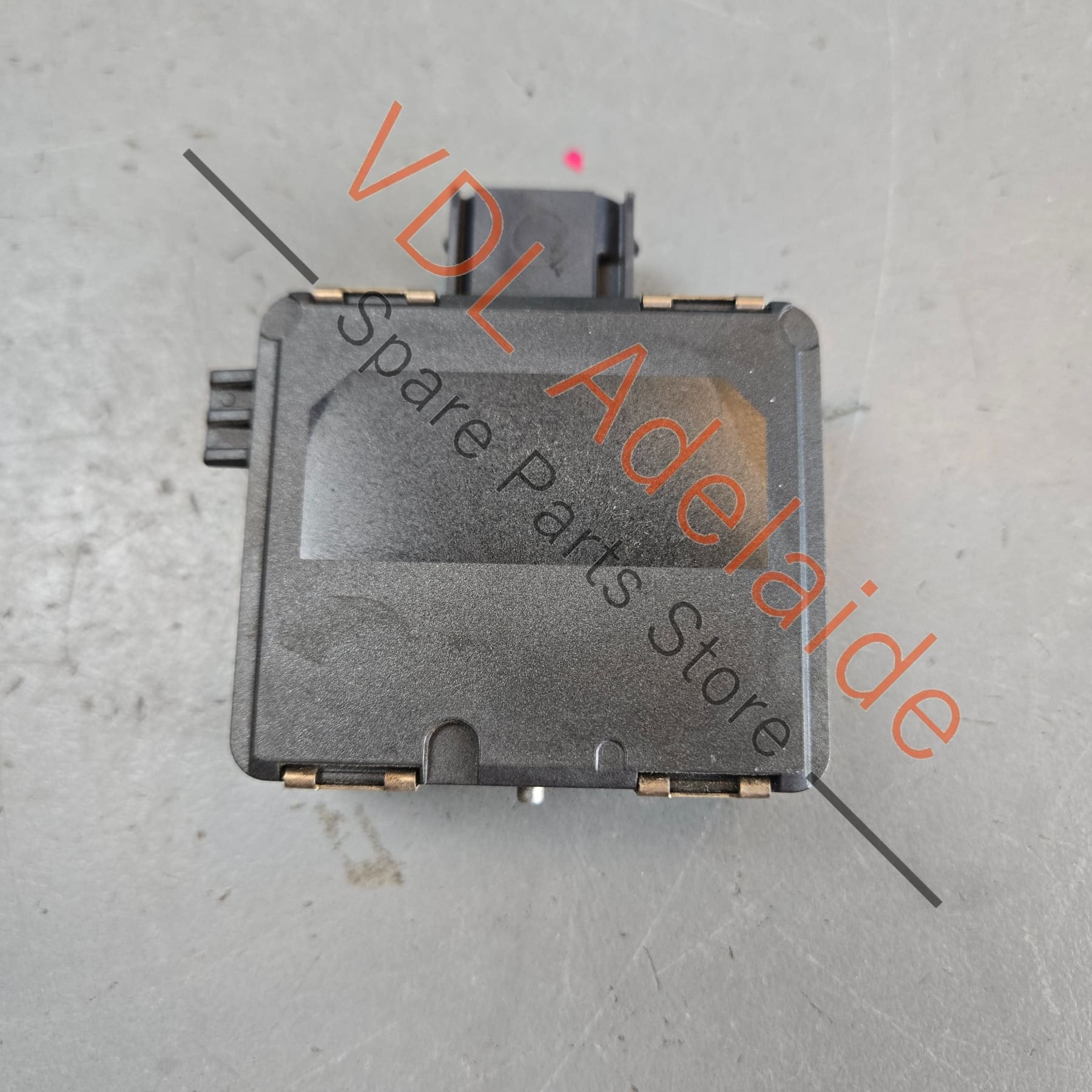 Bentley Bentayga Rear Radar Sensor Master RHS 4M0907566C - Image 3