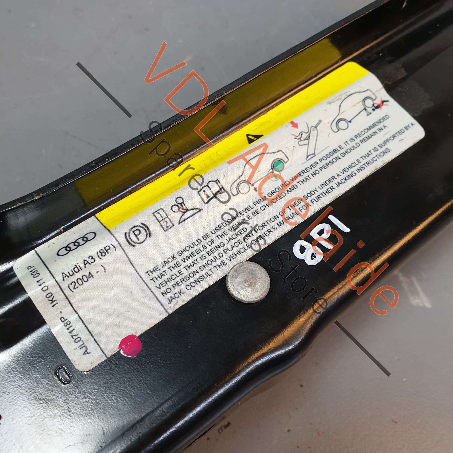 Audi A3 S3 8P Emergency Flat Tyre Jack Tool 1K0011031P - Image 2