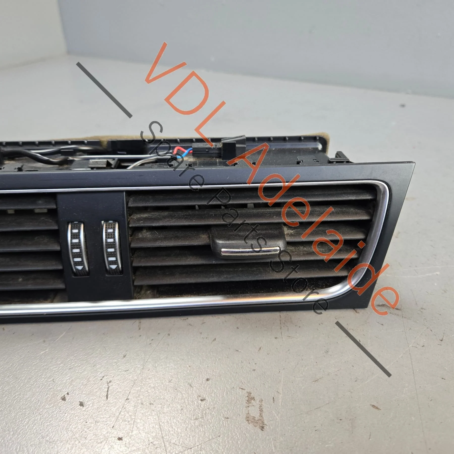 Audi RS5 Centre Dash Vent for AC Air Conditioning 8T2820951E - Image 4