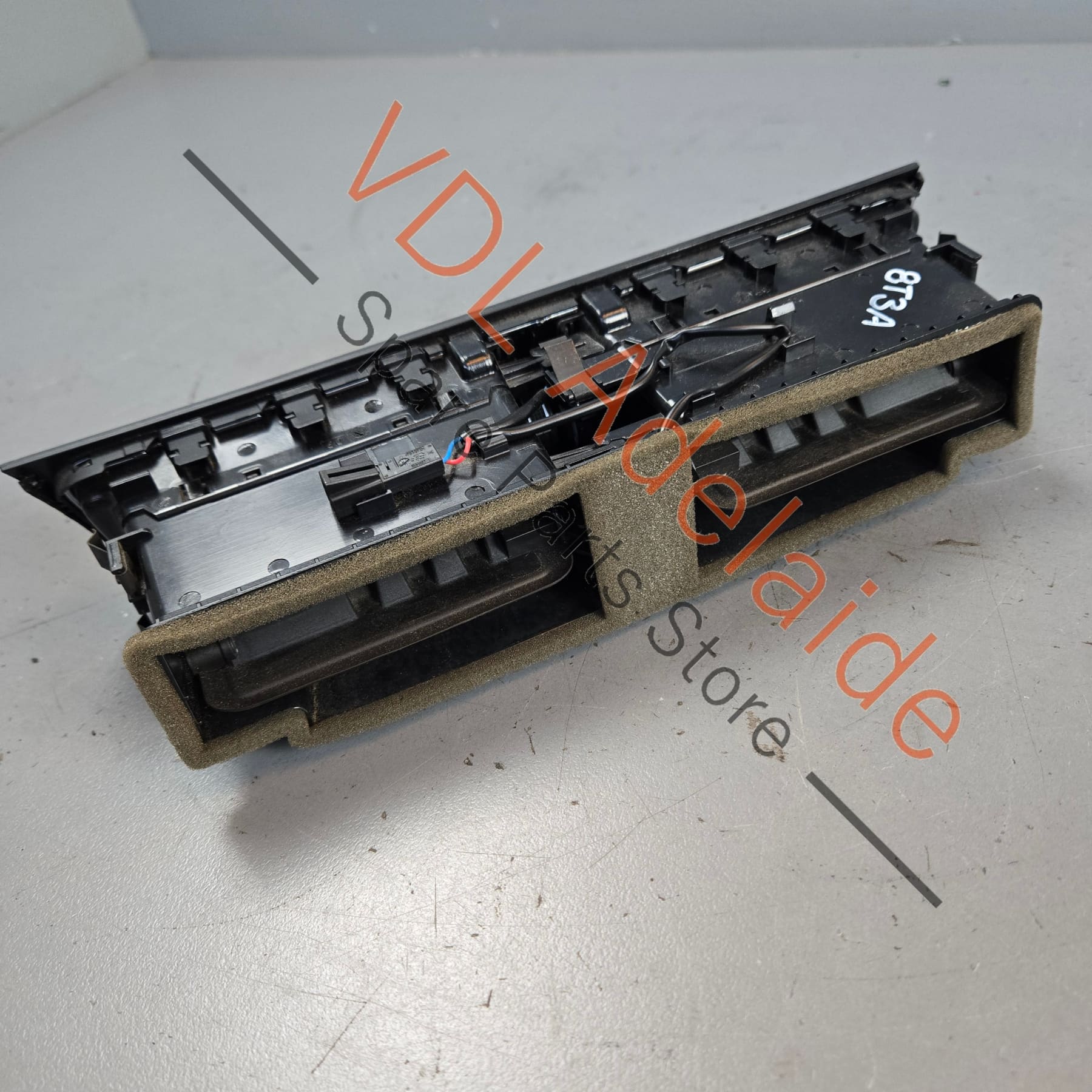 Audi RS5 Centre Dash Vent for AC Air Conditioning 8T2820951E - Image 6