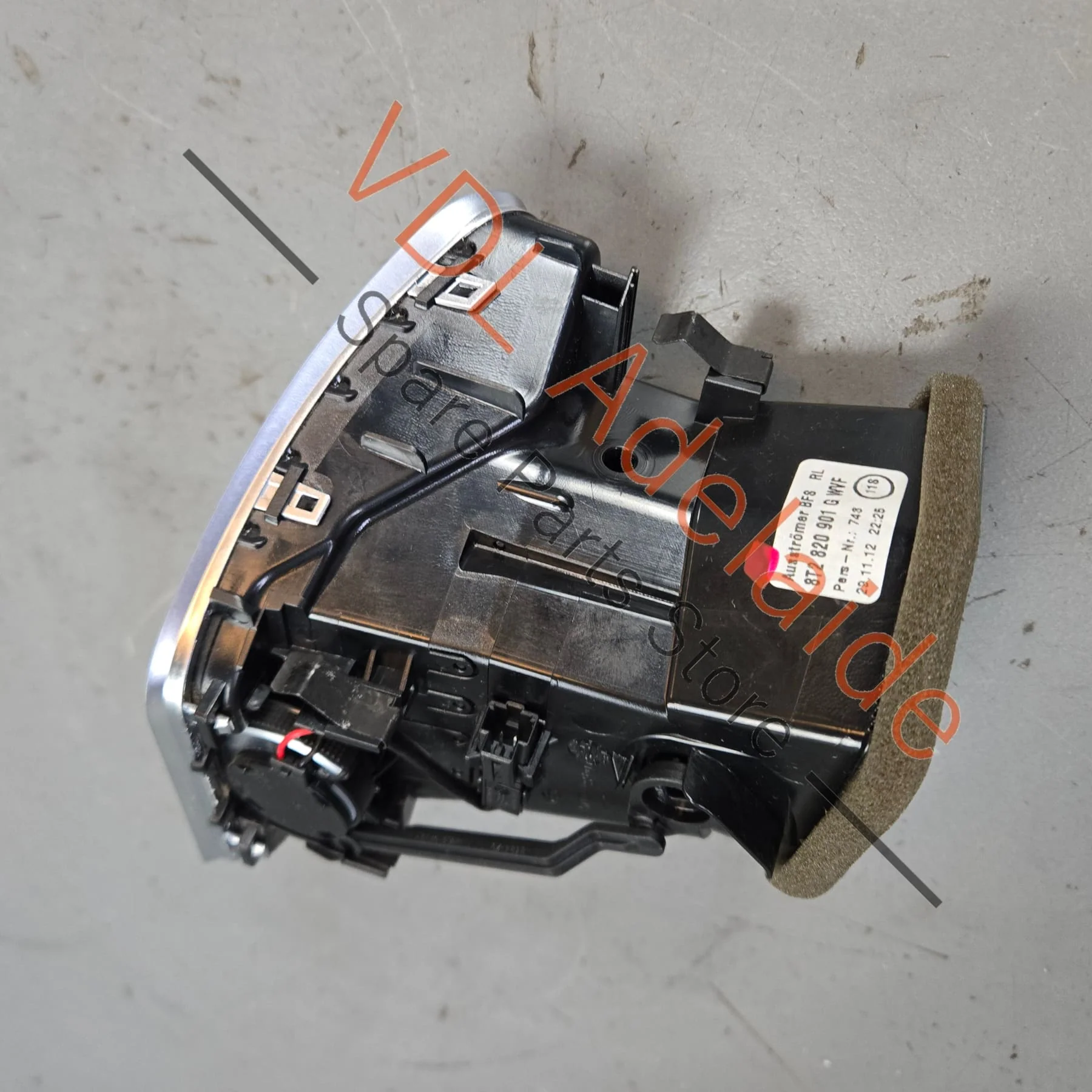 Audi RS5 Left Passenger Dash Air AC Vent 8T2820901G - Image 5