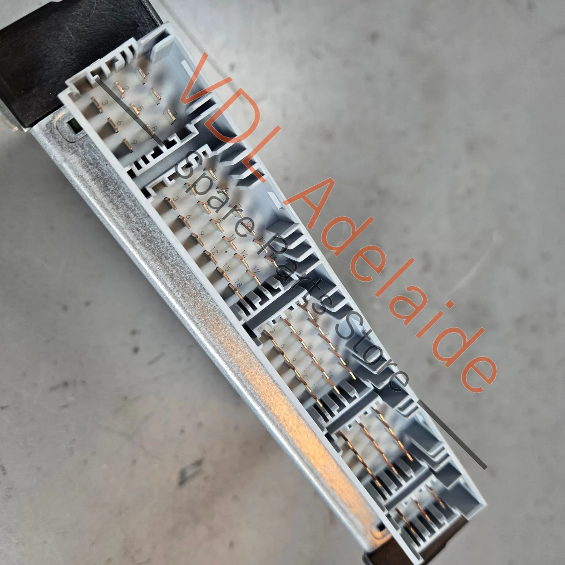Audi RS5 Adaptive Suspension Controller Control Unit Module 8T0907376 - Image 4