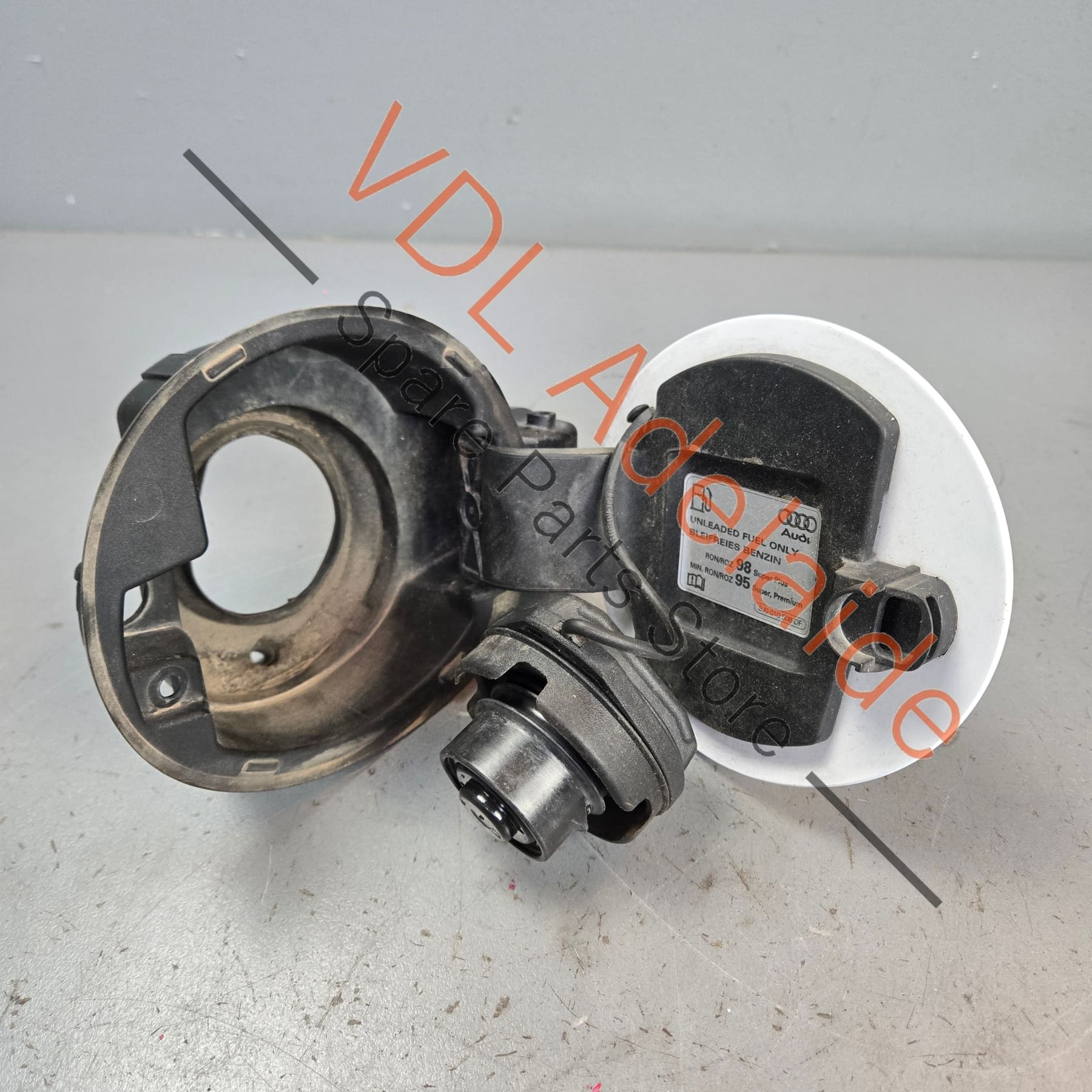 Audi RS5 Fuel Filler Cap Lid Door 8T0809907C 8T0809999E - Image 2