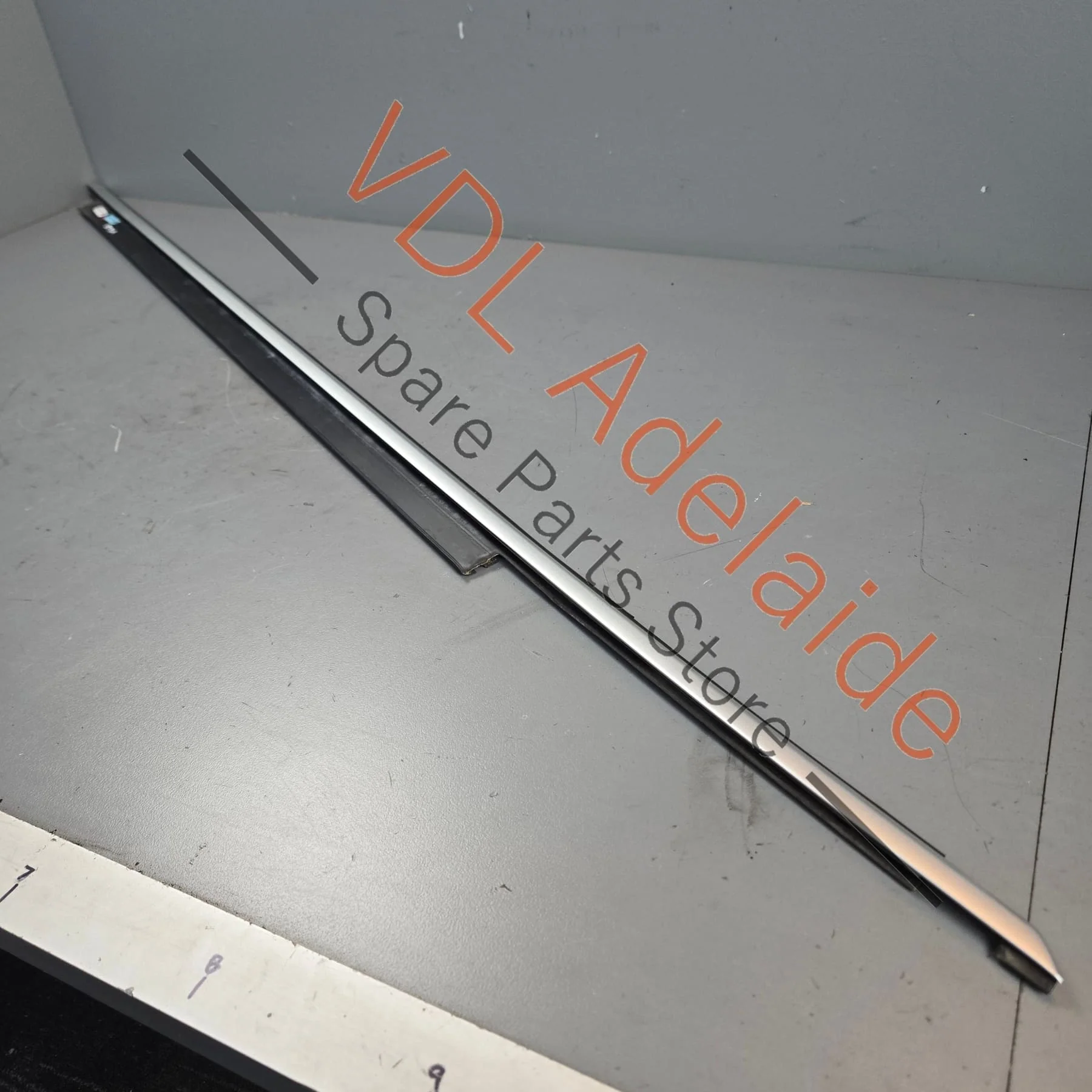 Audi A5 S5 RS5 Left Door Window Slot Aperture Seal Aluminium Matt 8T0853284J 1L1 - Image 2