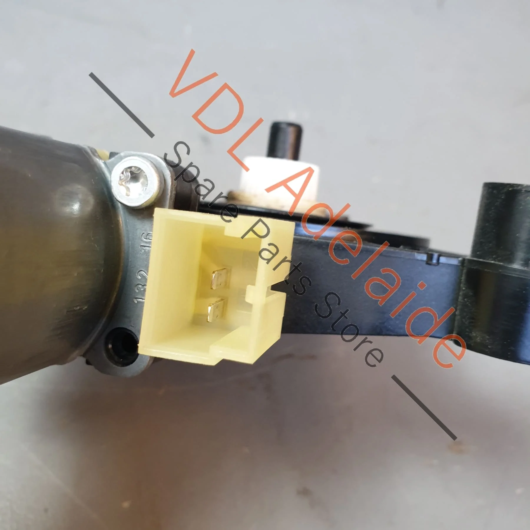Audi RS3 S3 A3 8V Rear Right Window Regulator Motor 5Q0959802 - Image 2