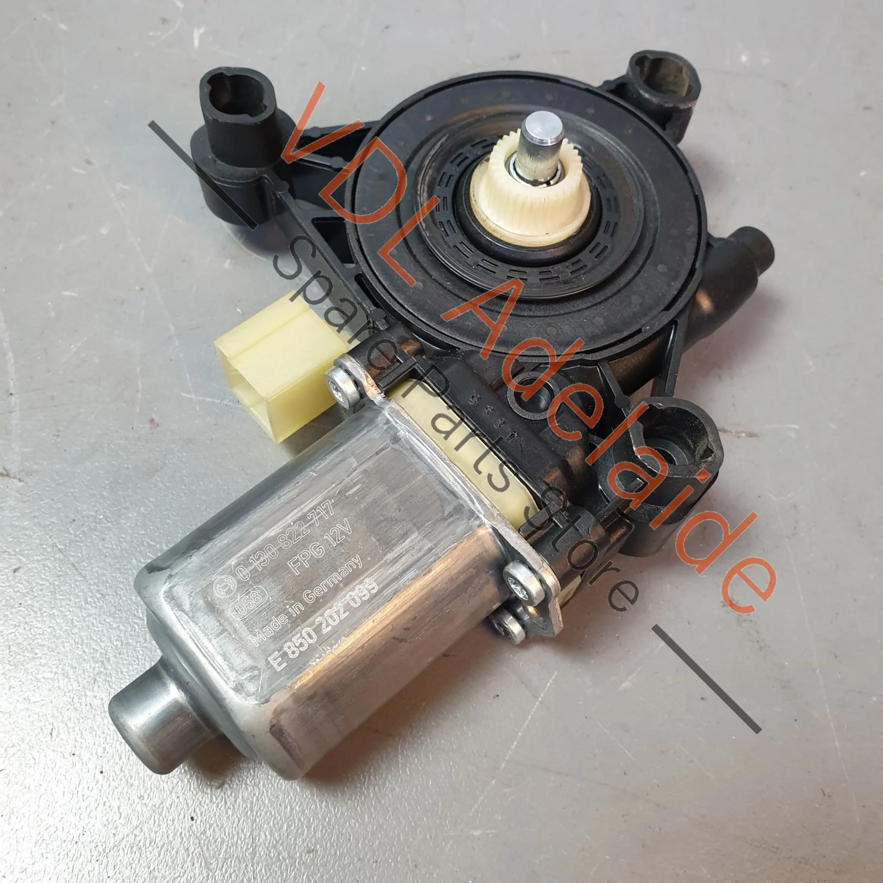 Audi RS3 S3 A3 8V Front Right Window Regulator Motor 5Q0959801B - Image 3