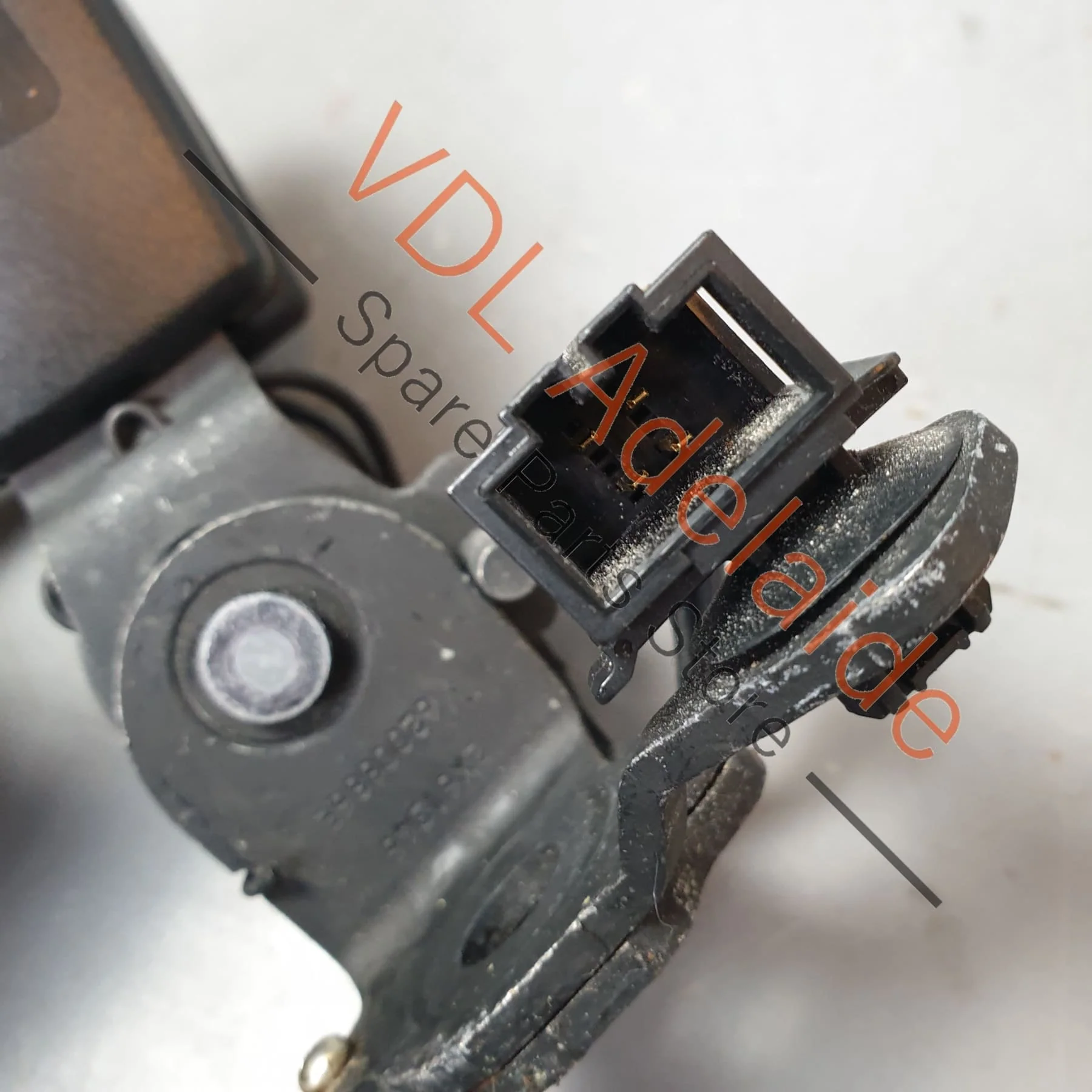Audi RS3 S3 A3 8V Rear Left Centre Double Belt Latch Clasp Buckle 8V0857739 - Image 3