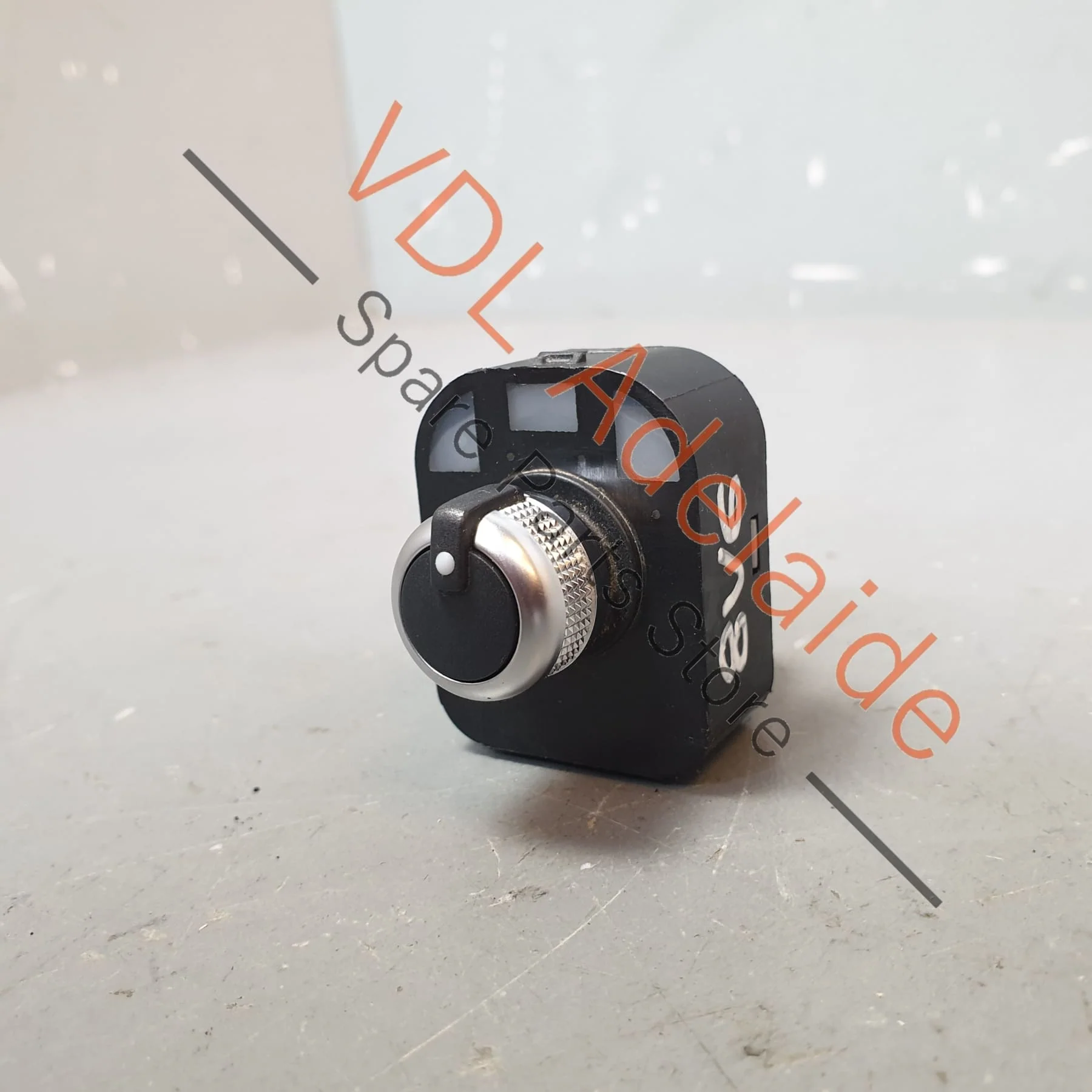 Audi S3 8V Switch for Power Folding Mirror Adjustment 8V0959565E - Image 2