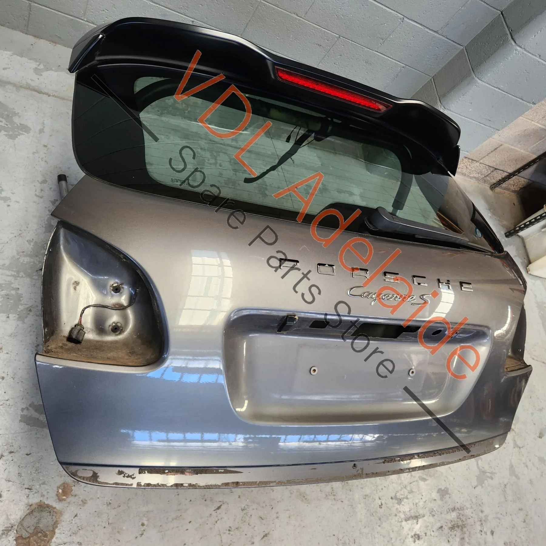 Porsche Cayenne 958 Rear Hatch Boot Lid Panel Meteor Gray Metallic M7W/9Q Incl rear spoiler 95851293901 - Image 3