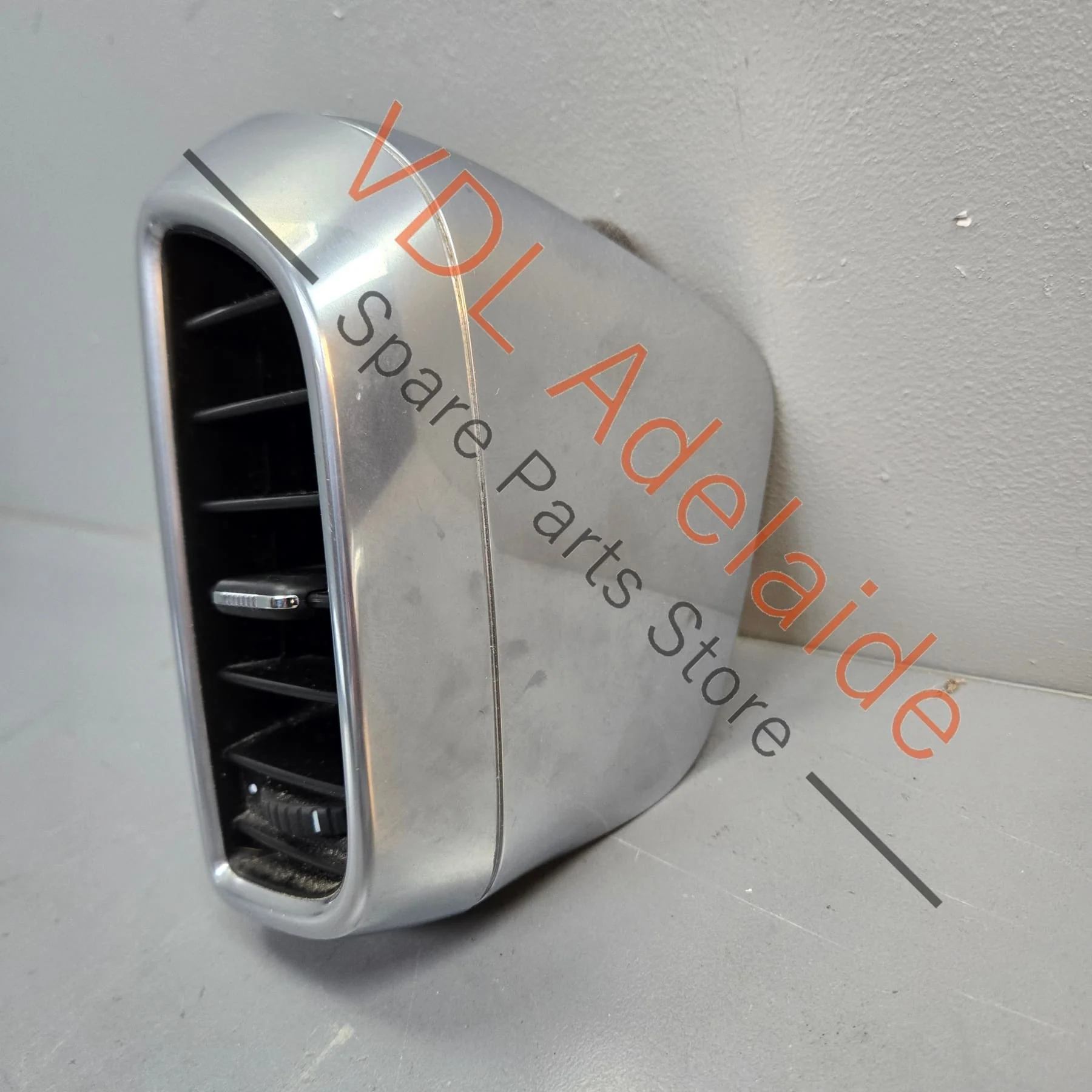 Porsche Cayenne Rear Right Side Dashboard Air Vent 7P5819204 - Image 2