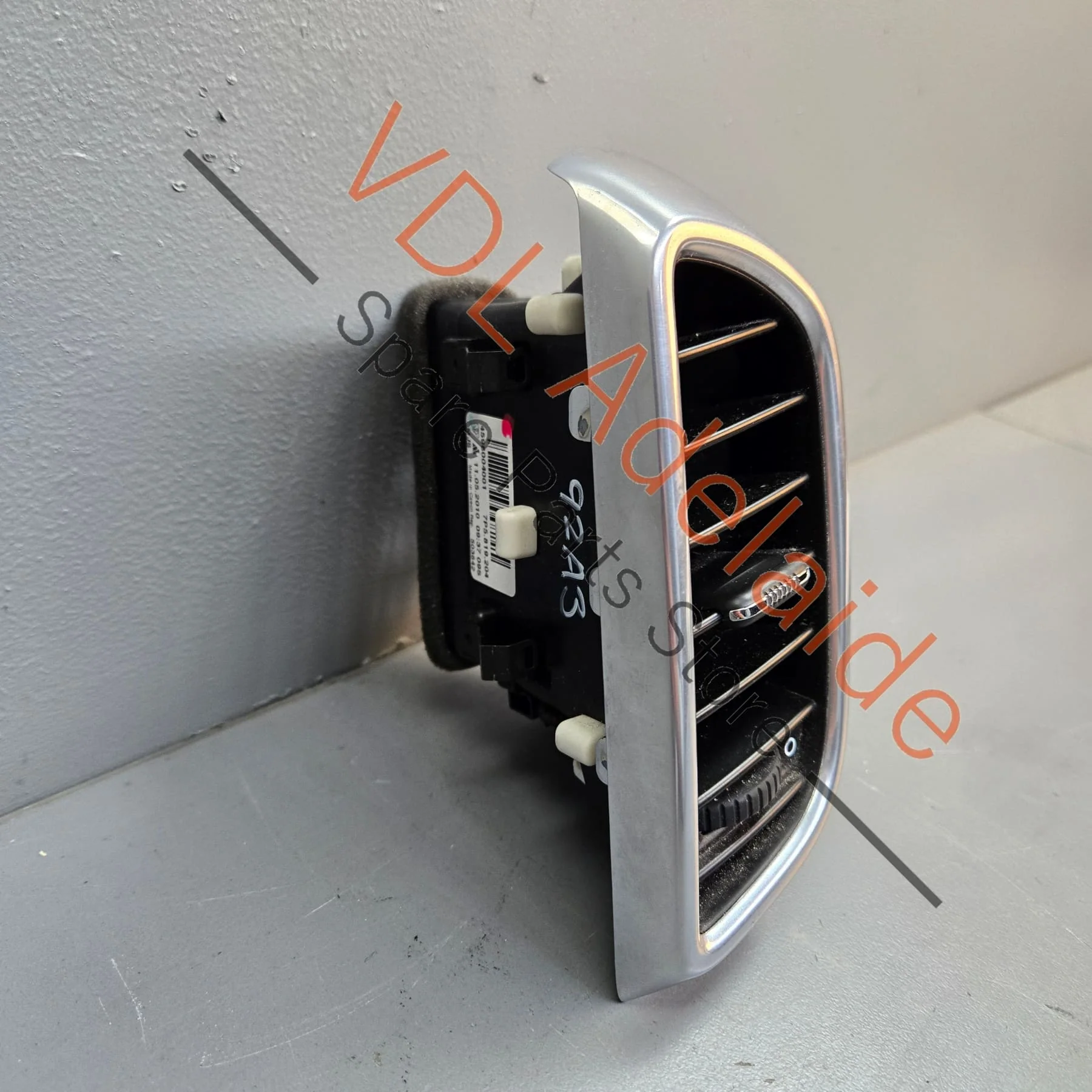 Porsche Cayenne Rear Right Side Dashboard Air Vent 7P5819204 - Image 3
