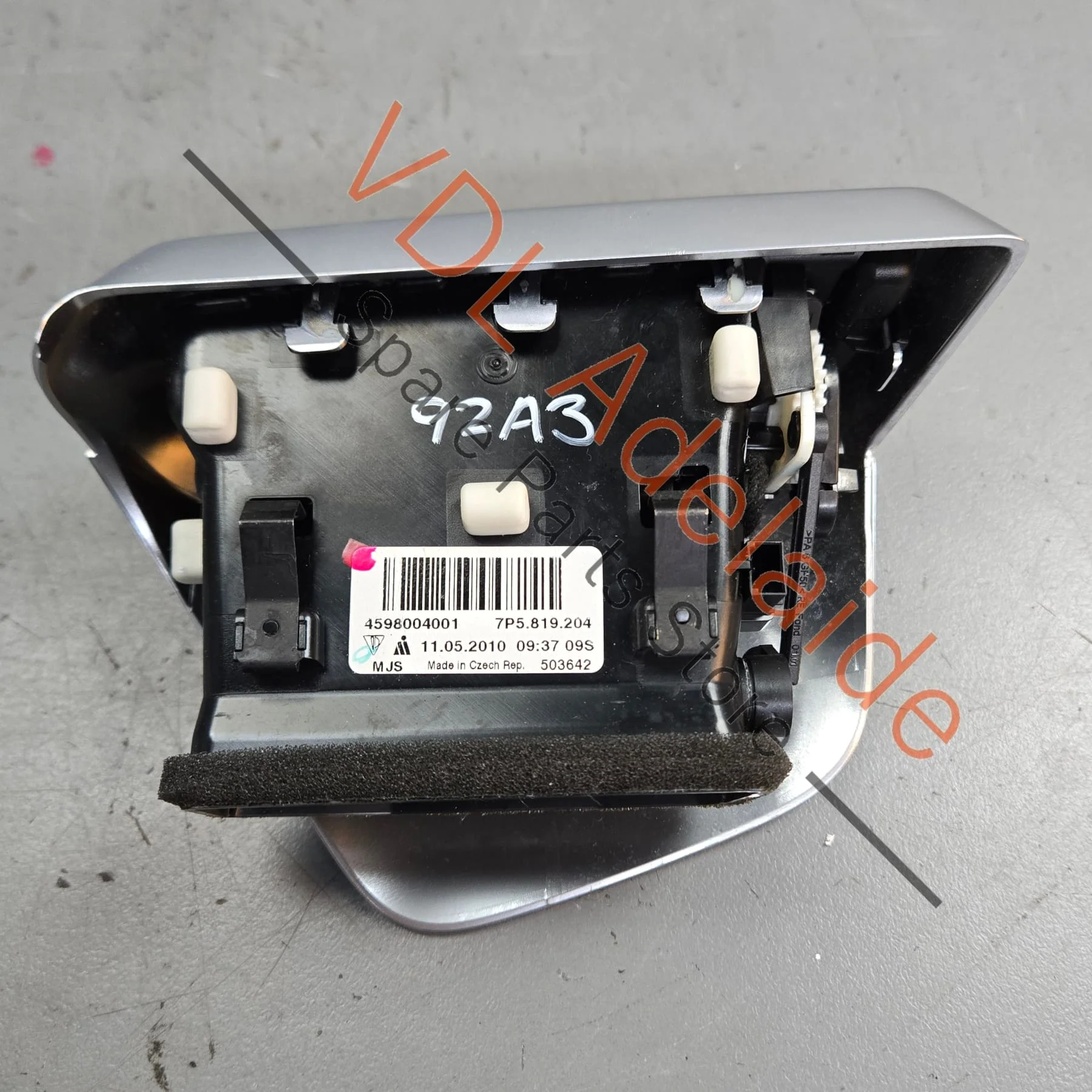 Porsche Cayenne Rear Right Side Dashboard Air Vent 7P5819204 - Image 4