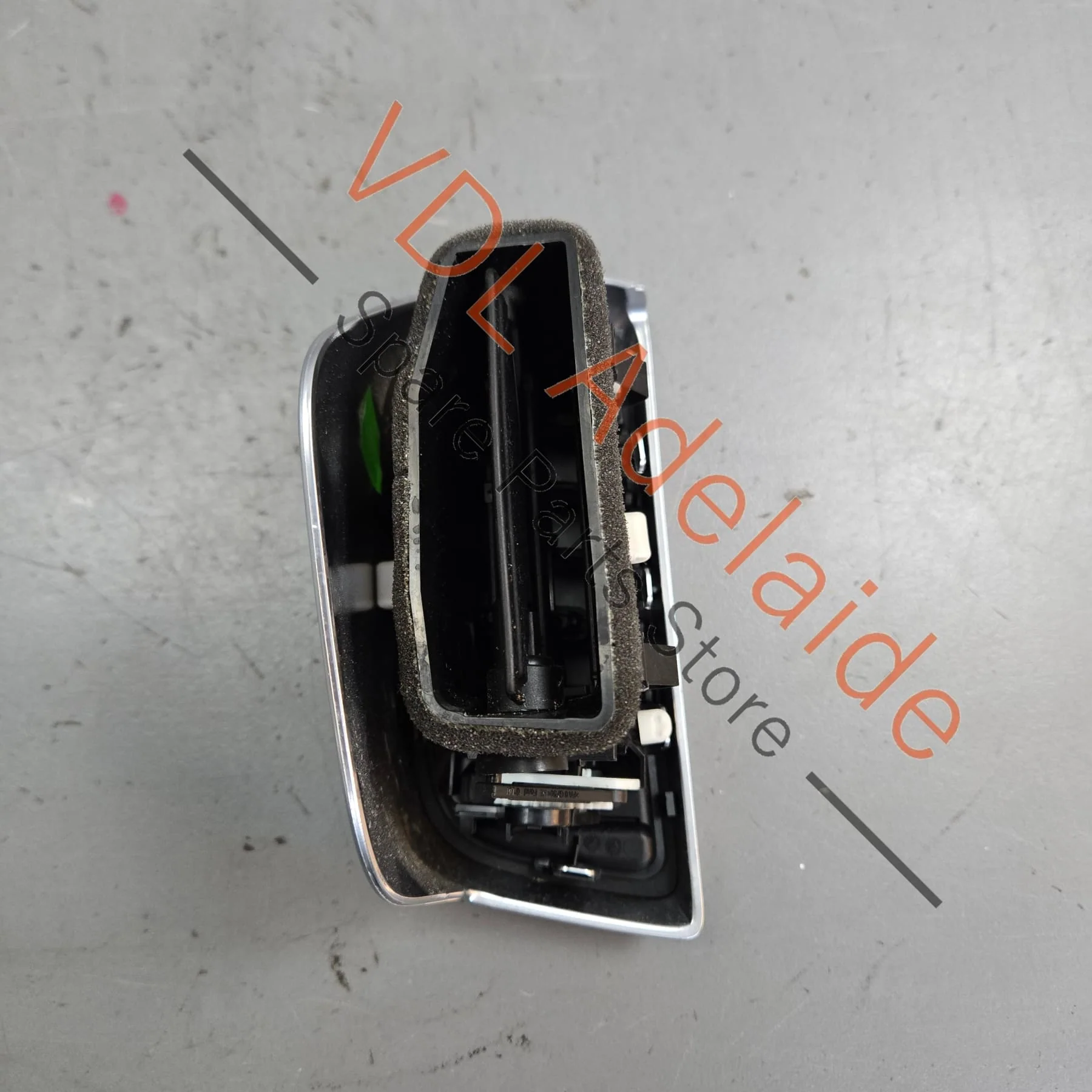 Porsche Cayenne Rear Right Side Dashboard Air Vent 7P5819204 - Image 6