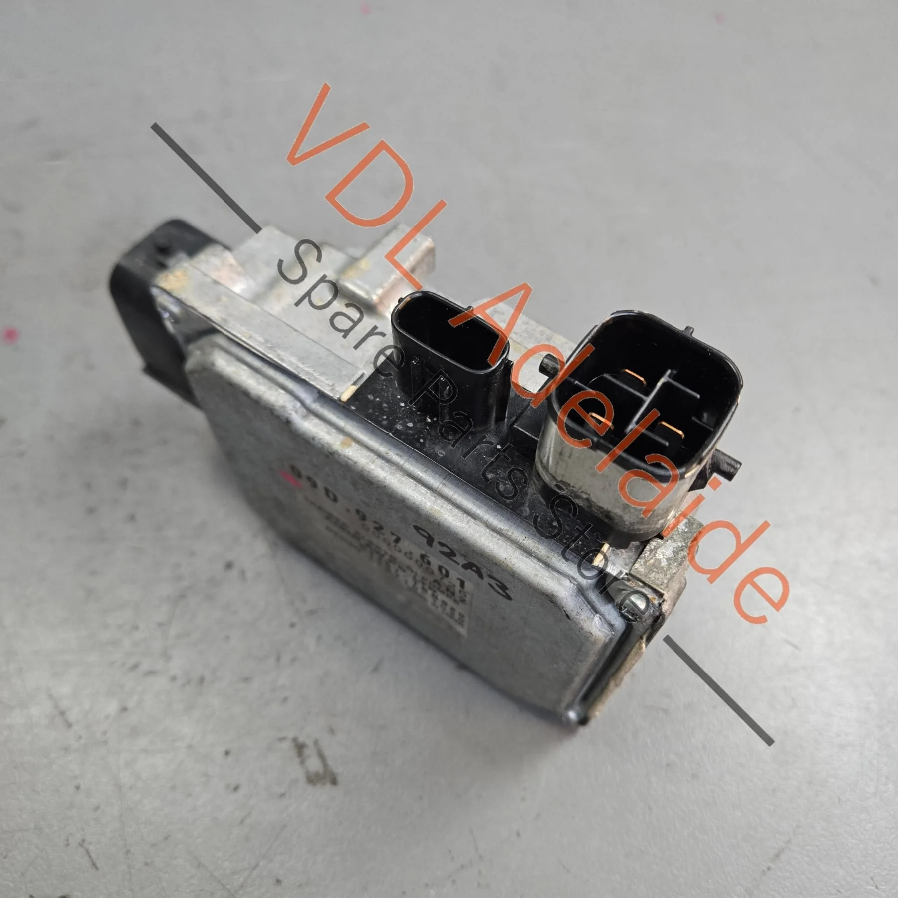 Porsche Cayenne Oil Pump Control Unit Module 95861860110 09D927601 - Image 4