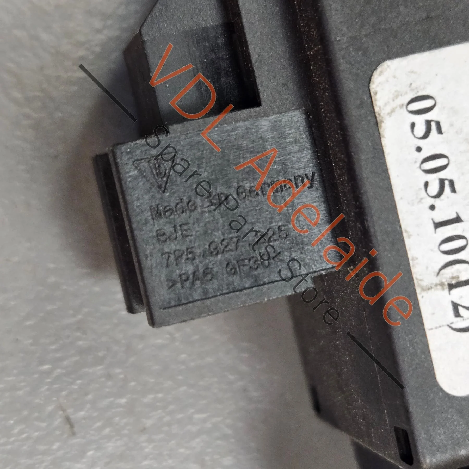 Porsche Cayenne 958 Electronic Park Brake Switch EPB 95861325100 - Image 4
