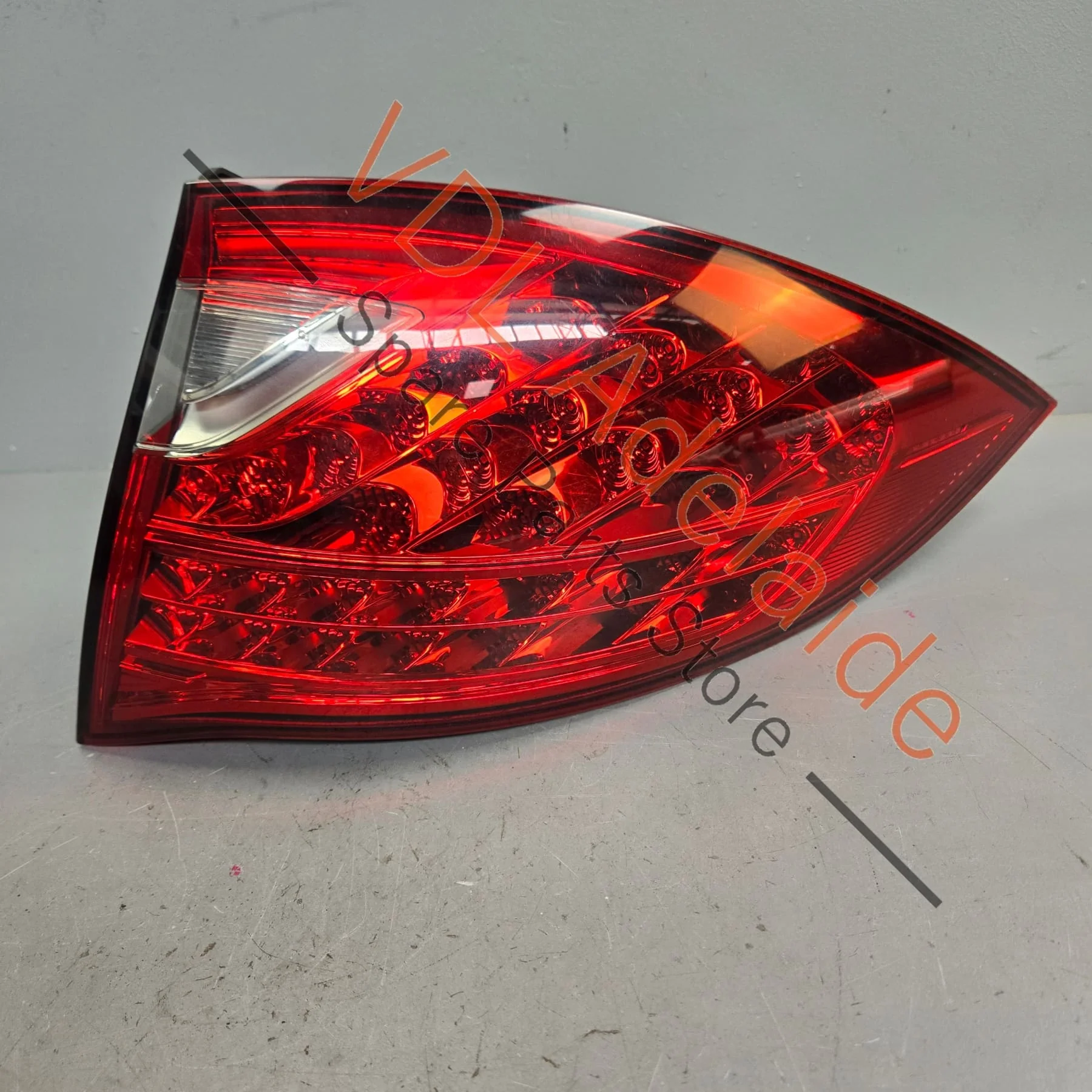 Porsche Cayenne 958 Right Rear Outer Tail Light 95863109601 7P5945096F 958945096