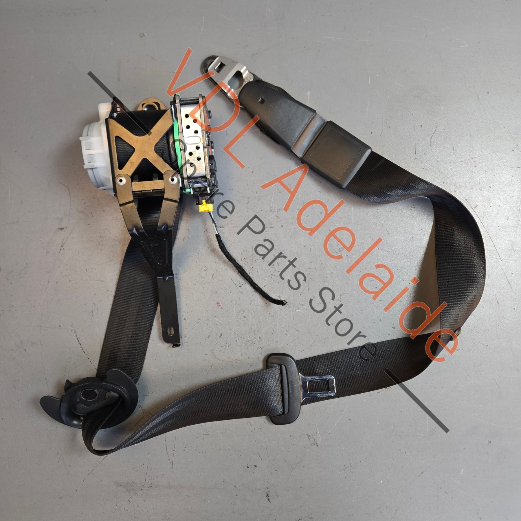 Porsche Cayenne 958 92A Front Left Seatbelt 7P0857705 95880300102 HCP