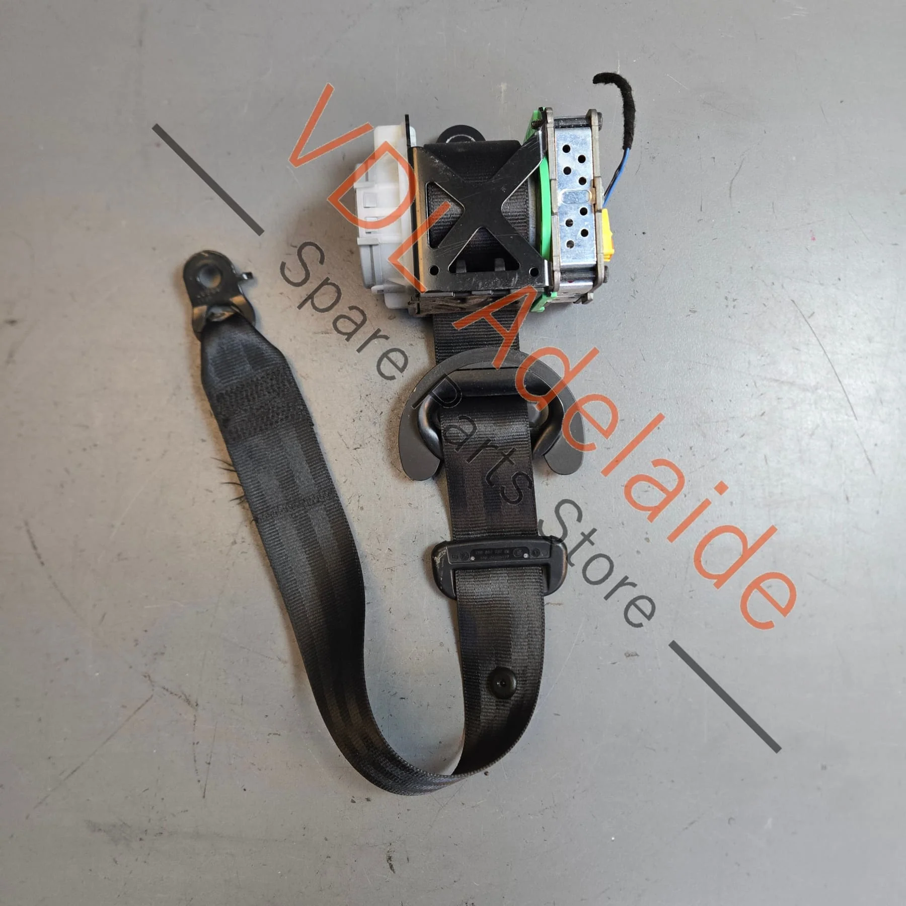 Porsche Cayenne 958 92A Rear Left Seatbelt 7P0857805A 95880305102 HCP