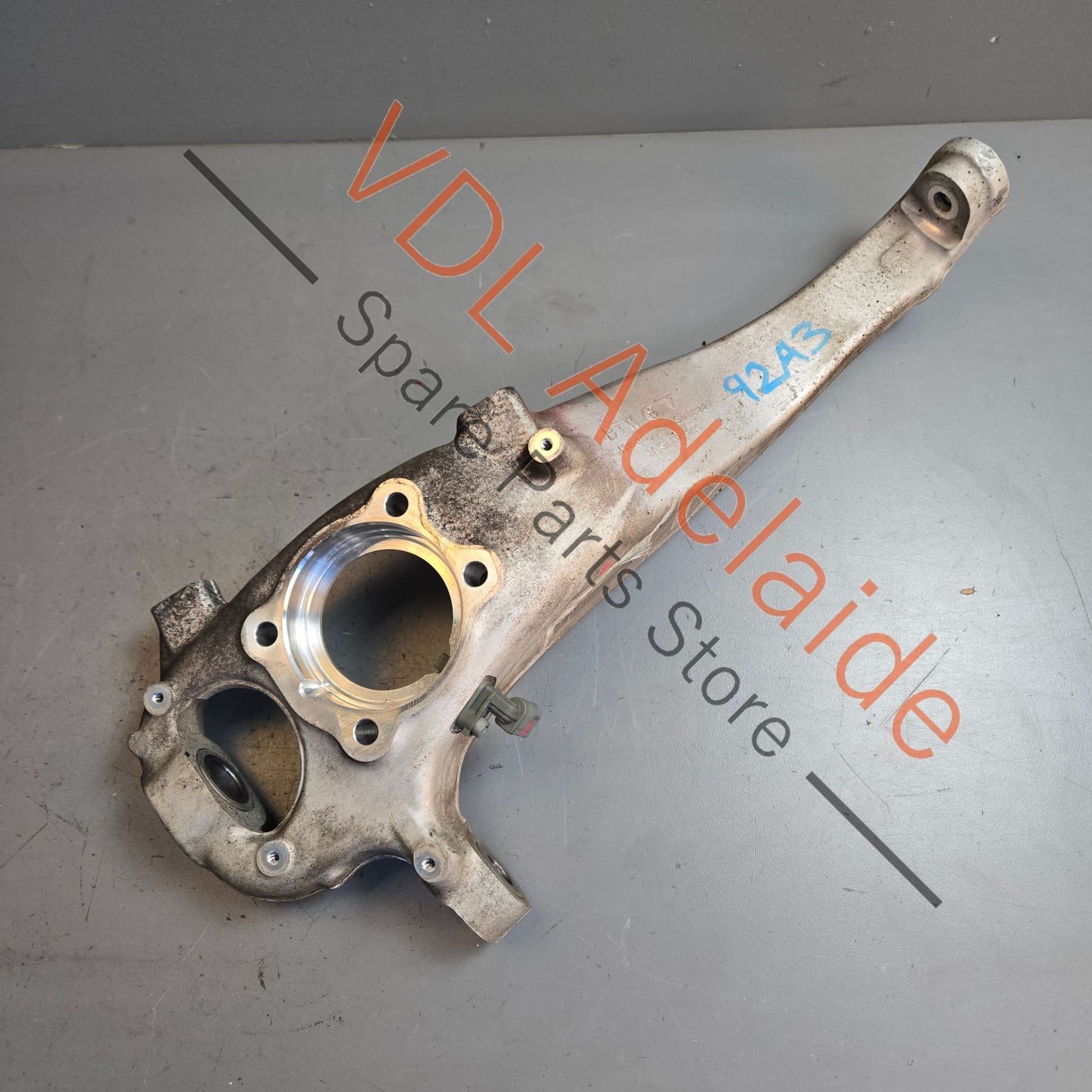 Porsche Cayenne Front Left Hub Knuckle Suspension 95834115500 7P0407245A - Image 2