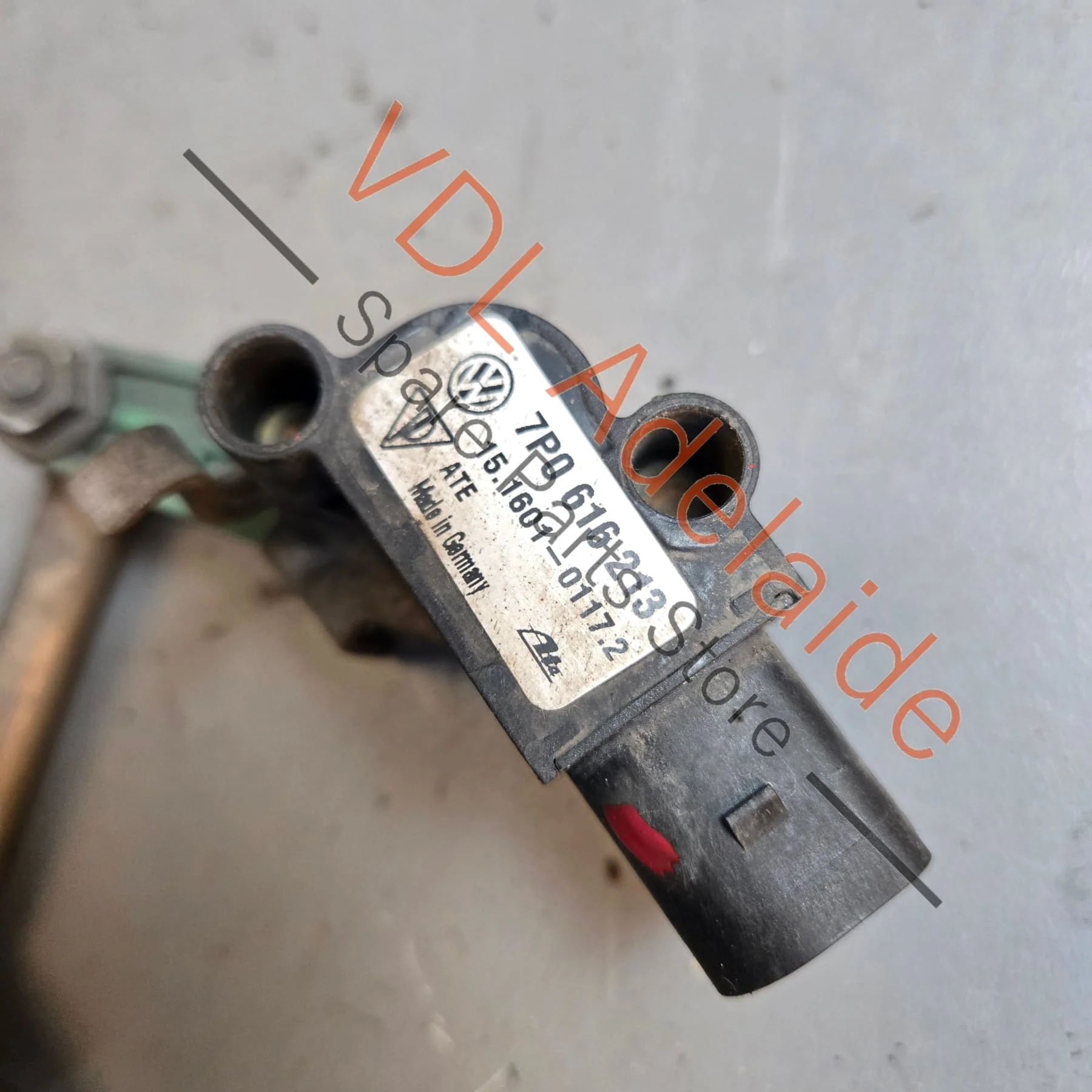 Porsche Cayenne 958 Touareg Suspension Level Sensor Front Left 7P0616213 95834107500 - Image 3