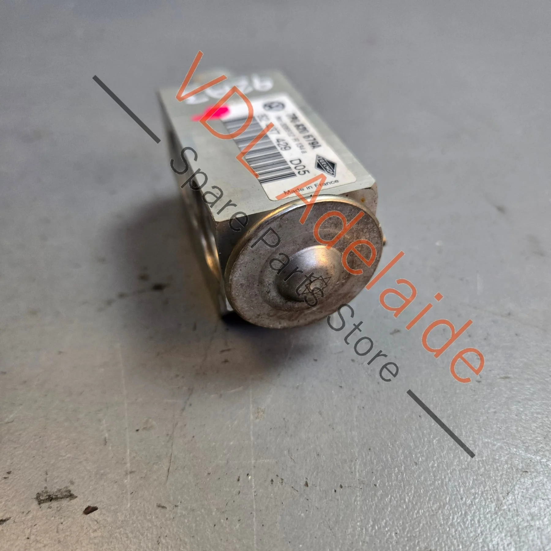 Porsche A/C Refrigerant Expansion Valve 7P0820679A - Image 4