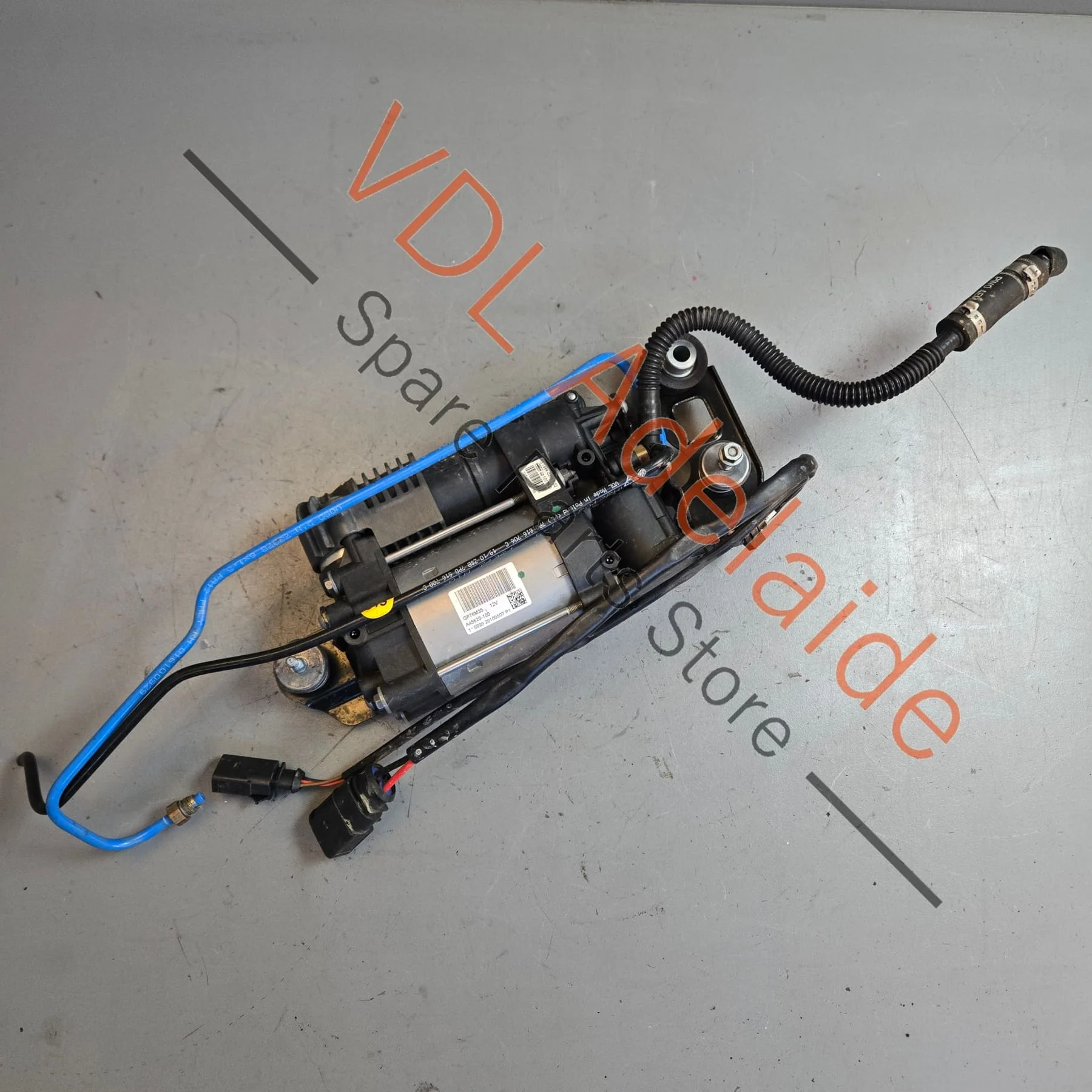 Porsche Cayenne 958 Air Suspension Compressor Pump 958698007A 7P0616006E - Image 3