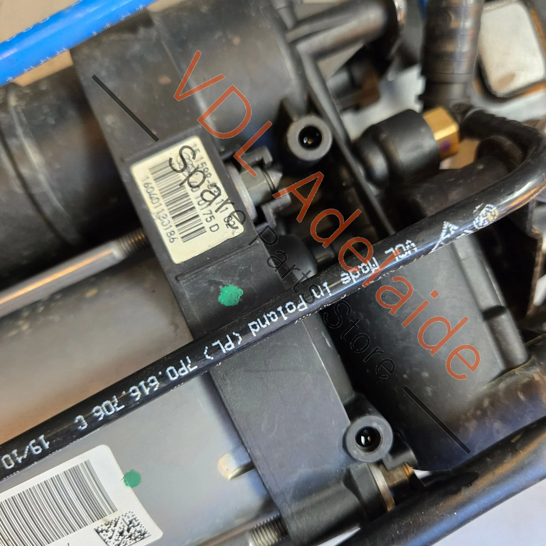 Porsche Cayenne 958 Air Suspension Compressor Pump 958698007A 7P0616006E - Image 5