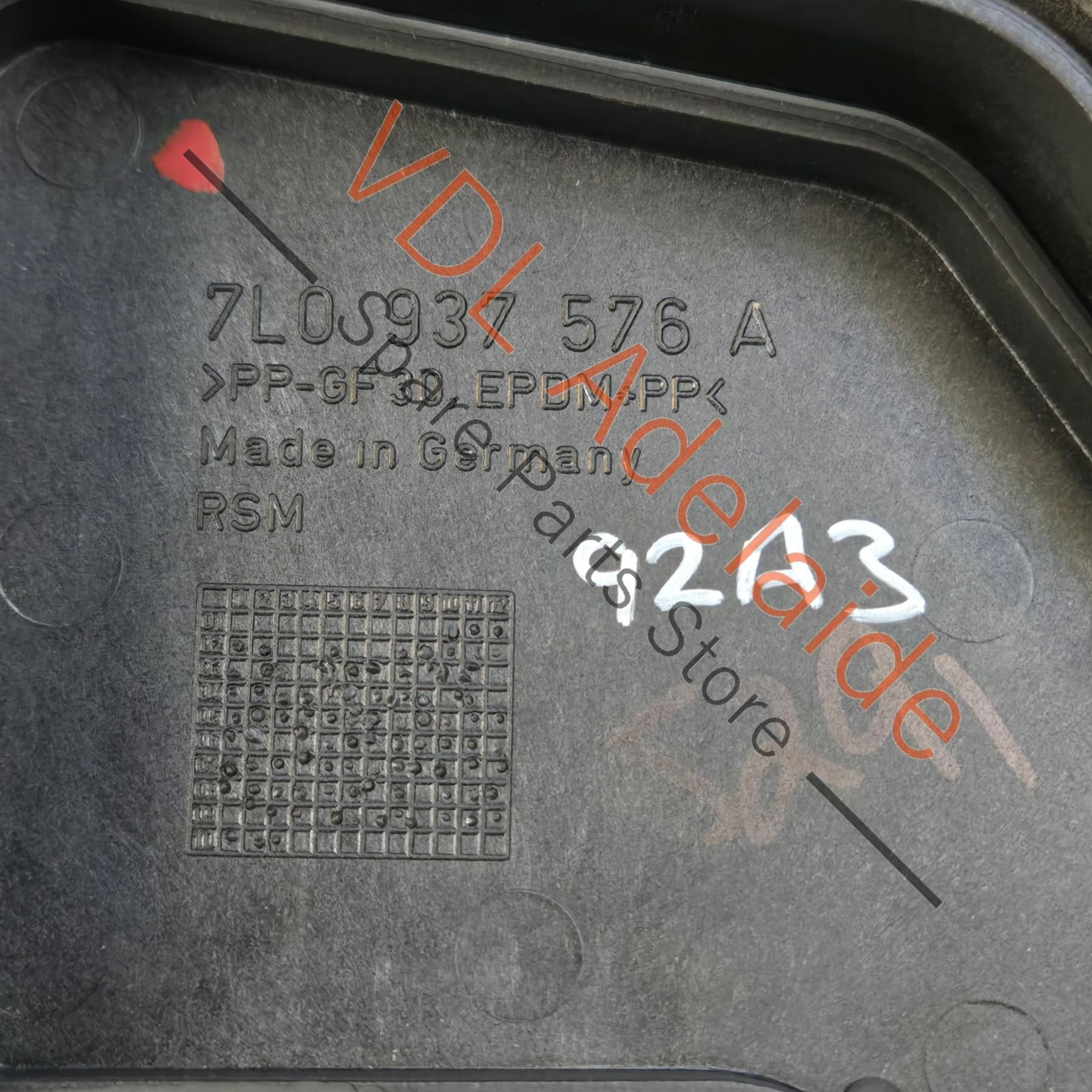 Porsche Cayenne Touareg Q7 Engine Bay Fuse Panel Cover Lid 7L0937576A - Image 3