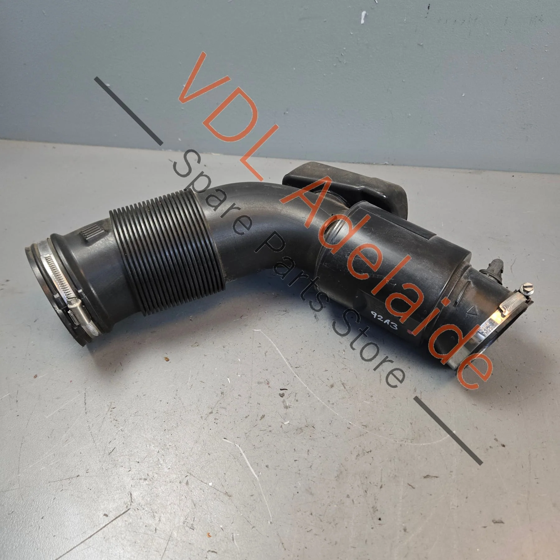 Porsche Cayenne 958 3.0 Hybrid Engine Air Intake Pipe Hose 95811022302 7P0129684B