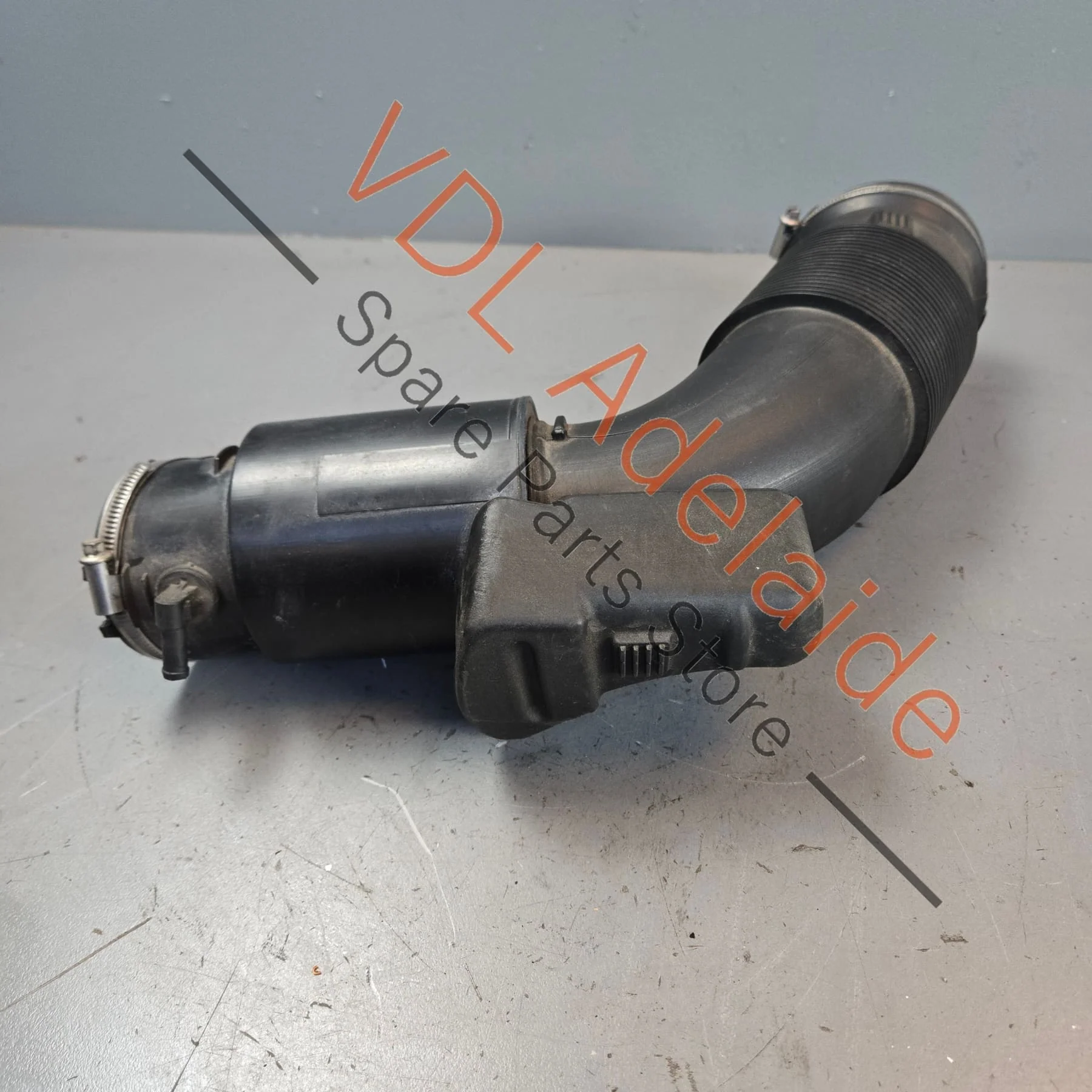 Porsche Cayenne 958 3.0 Hybrid Engine Air Intake Pipe Hose 95811022302 7P0129684B - Image 2