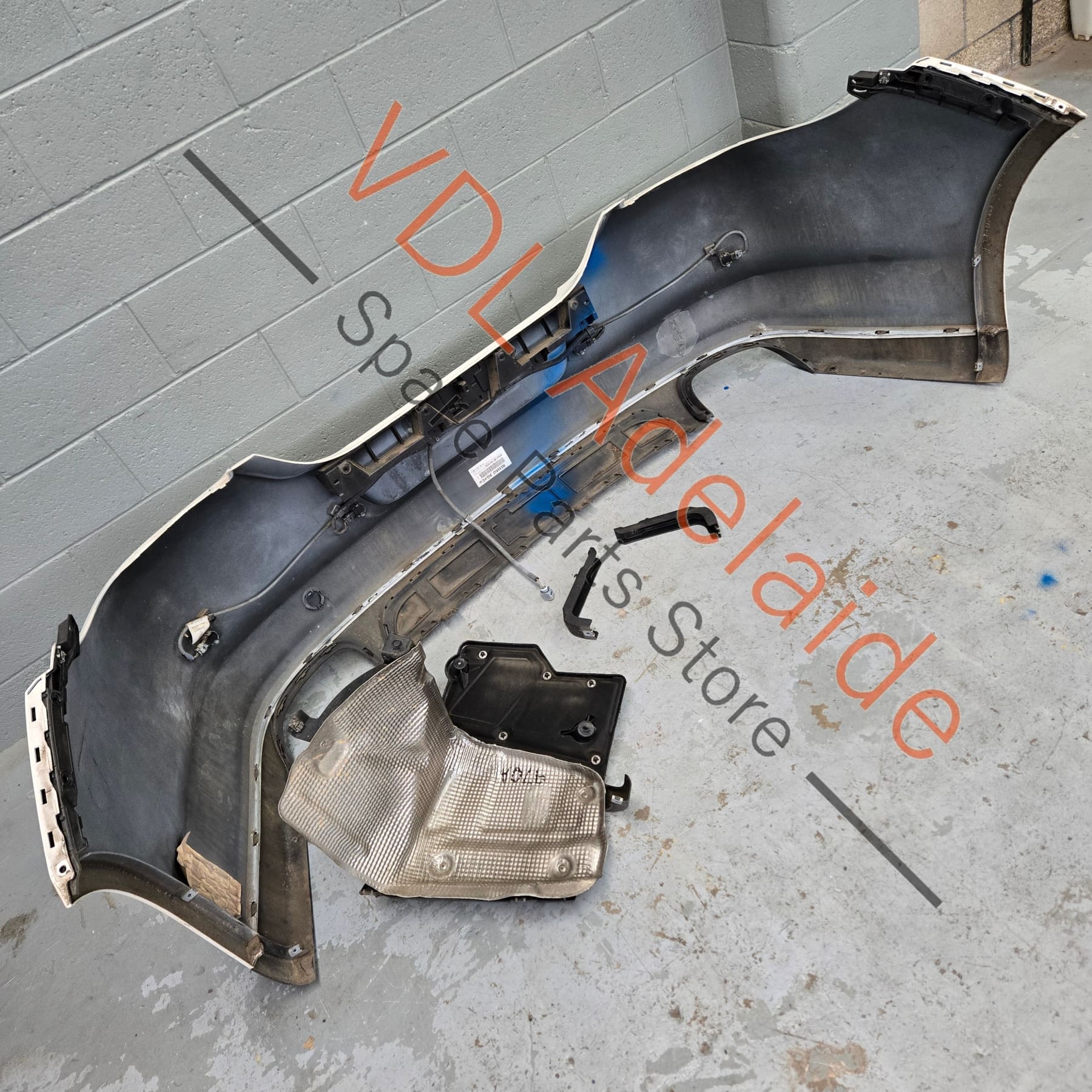 Porsche Panamera 970 Rear Bumper Assembly & Diffuser 97050595100 97050561105 1E0 Carrara White B9A / B4 - Image 7