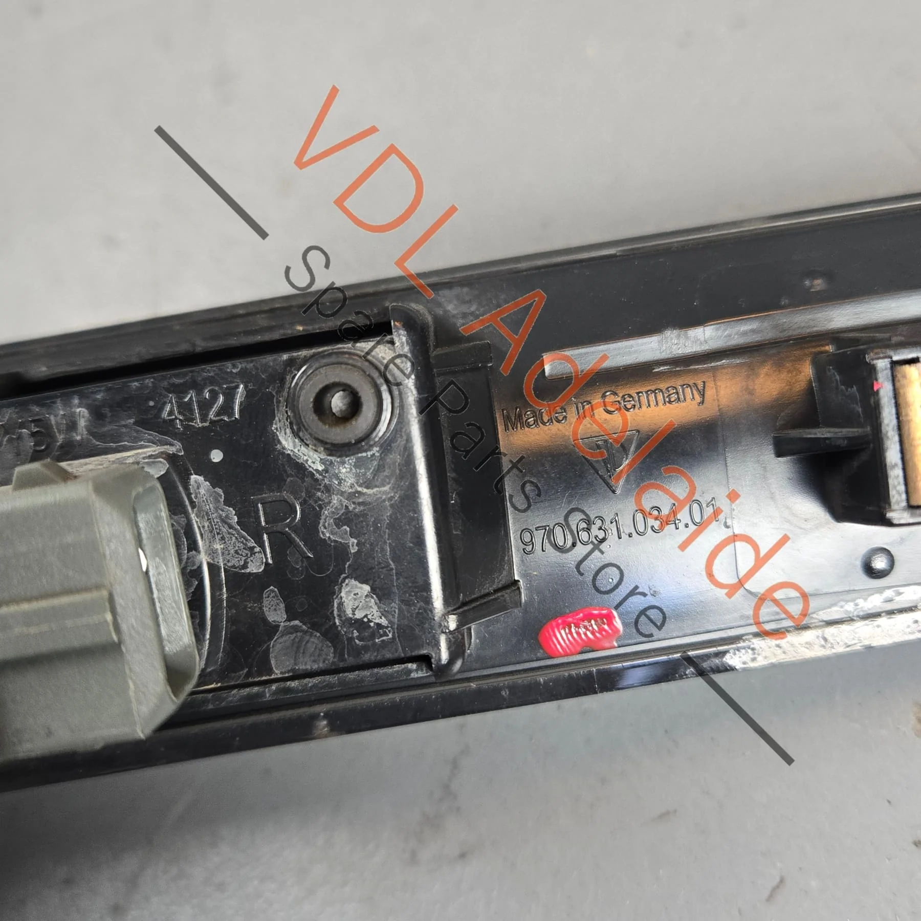Porsche Panamera 970 Turn Signal Blinker Flasher Right Side 97063103402 - Image 3