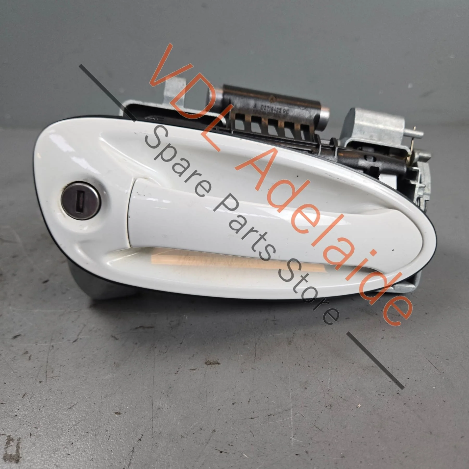 Porsche Panamera 970 Front Right Exterior Door Handle with Lock 97053891105