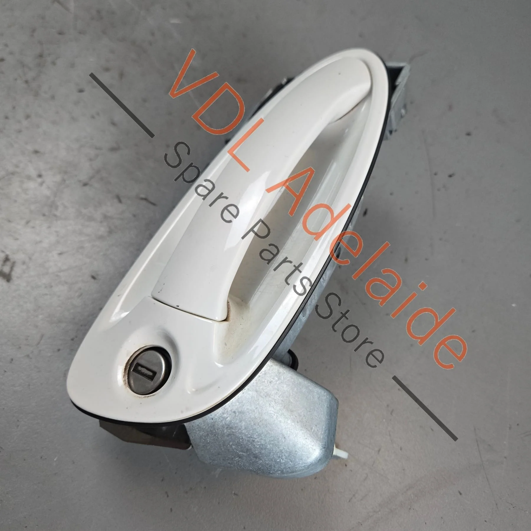 Porsche Panamera 970 Front Right Exterior Door Handle with Lock 97053891105 - Image 2