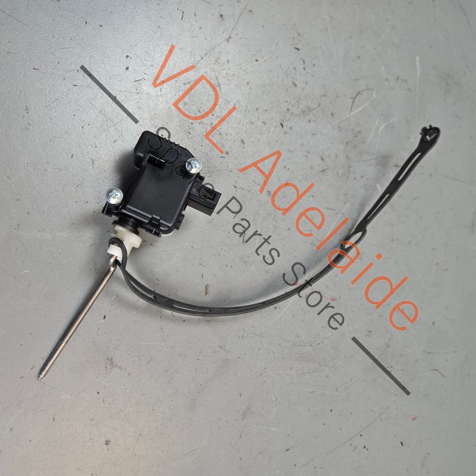 Porsche Cayenne Panamera Fuel Door Release Actuator 95562477302 - Image 2