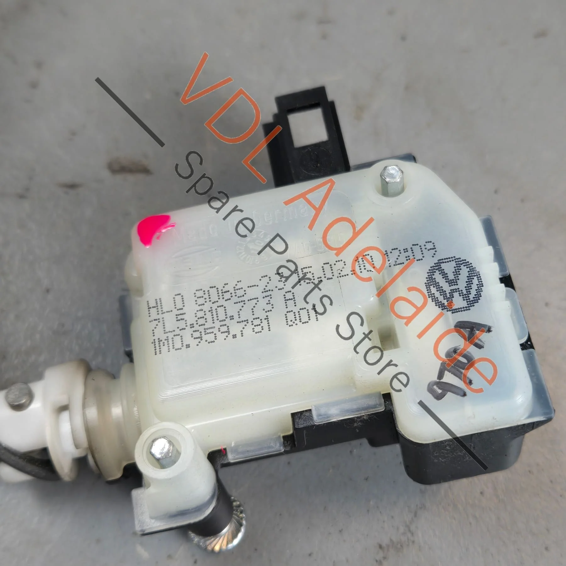 Porsche Cayenne Panamera Fuel Door Release Actuator 95562477302 - Image 3