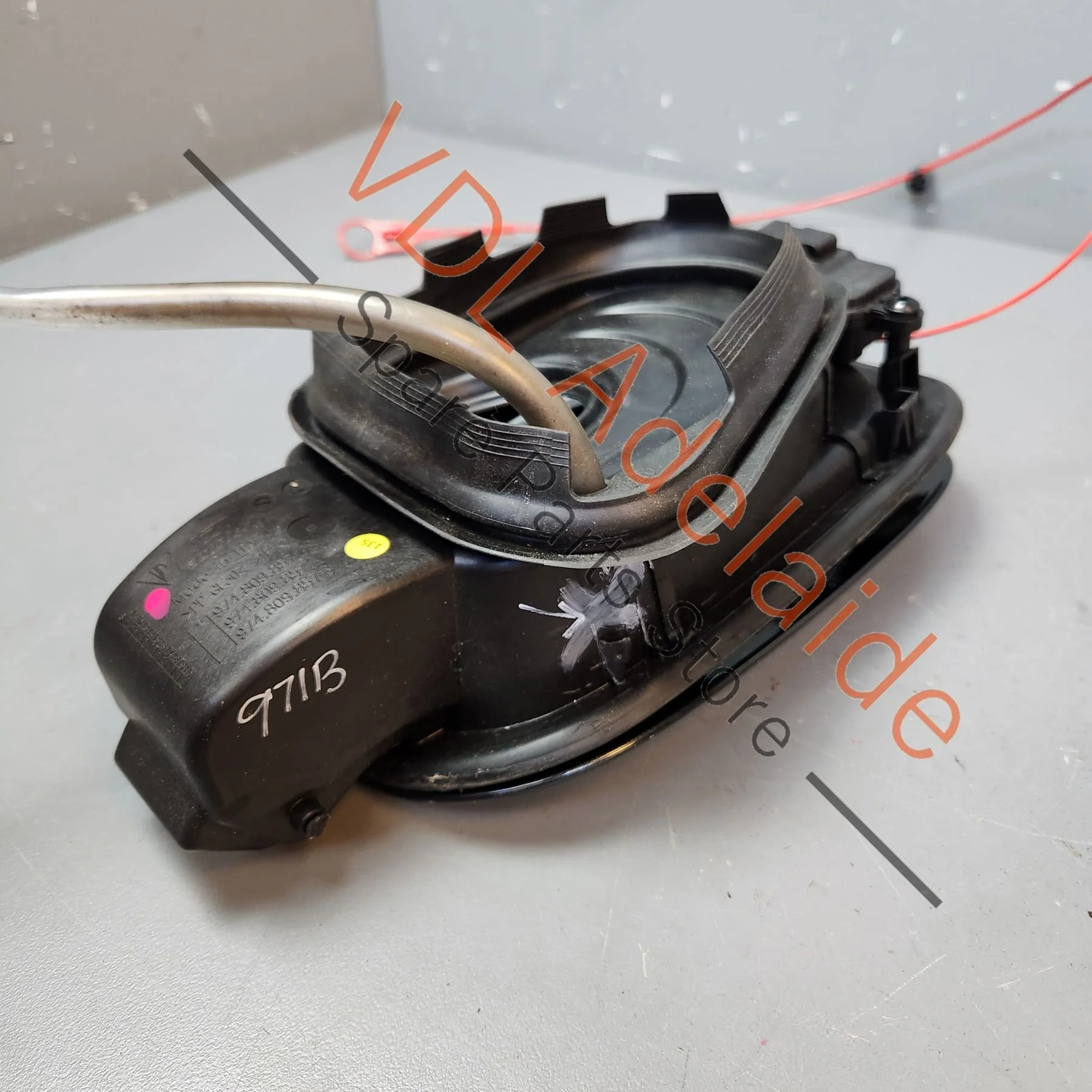 Porsche Panamera 971 Fuel Filler Flap Door with Lock Actuator 974809857 - Image 4