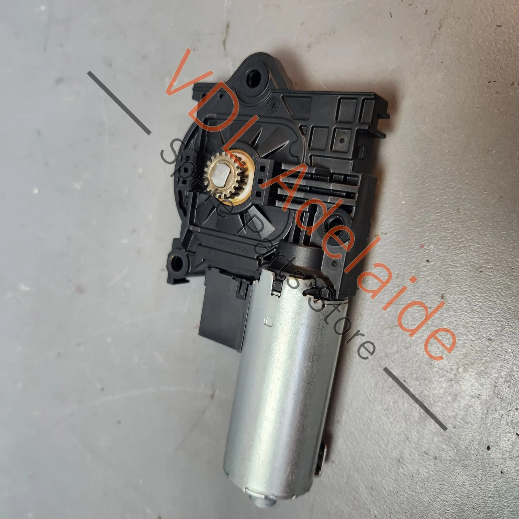 Porsche Power Sliding Roof Motor 9A795959100 - Image 3