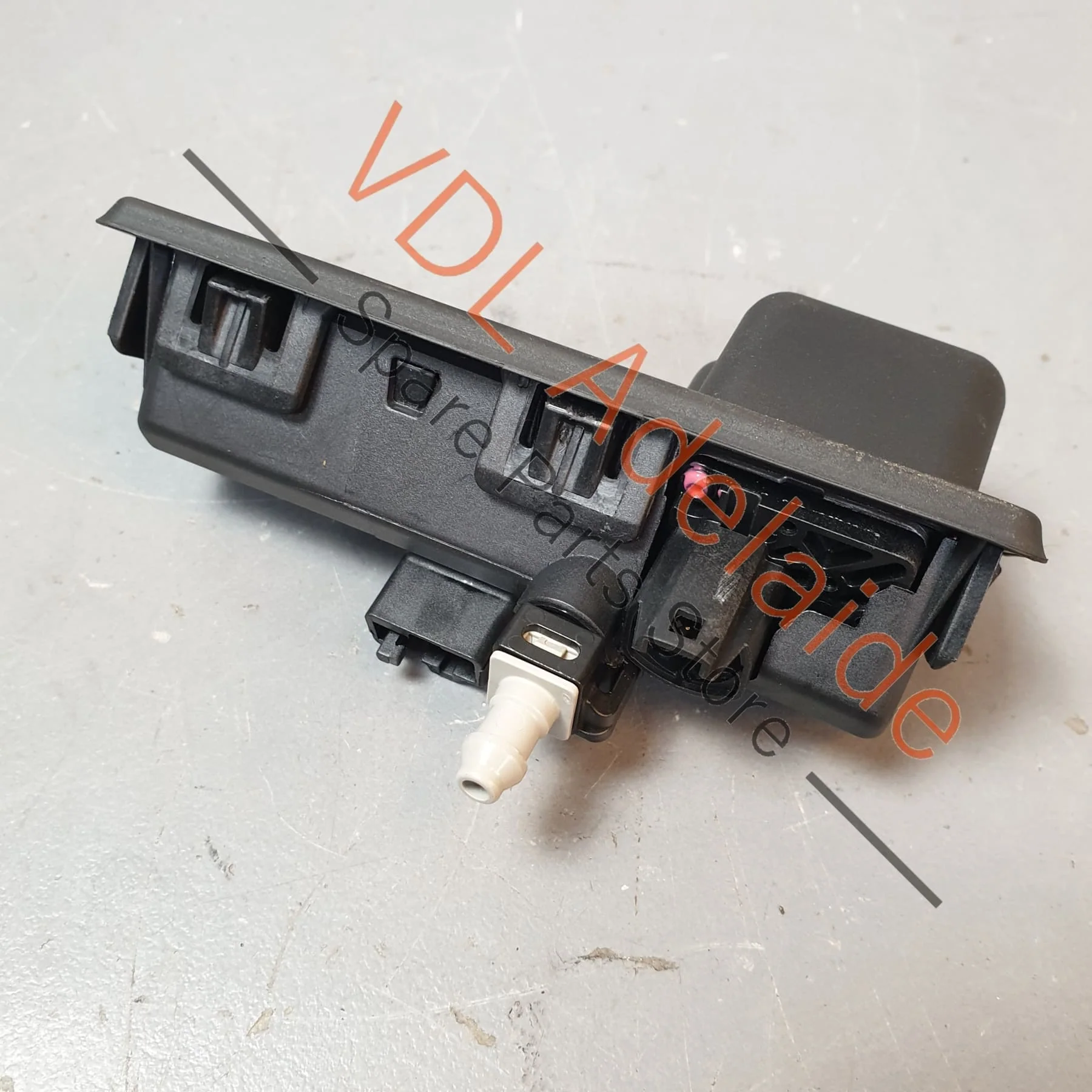 Porsche Panamera 971 Push Button Electric Boot Trunk Lid Lock With Reverse Camera PAB827566C - Image 4