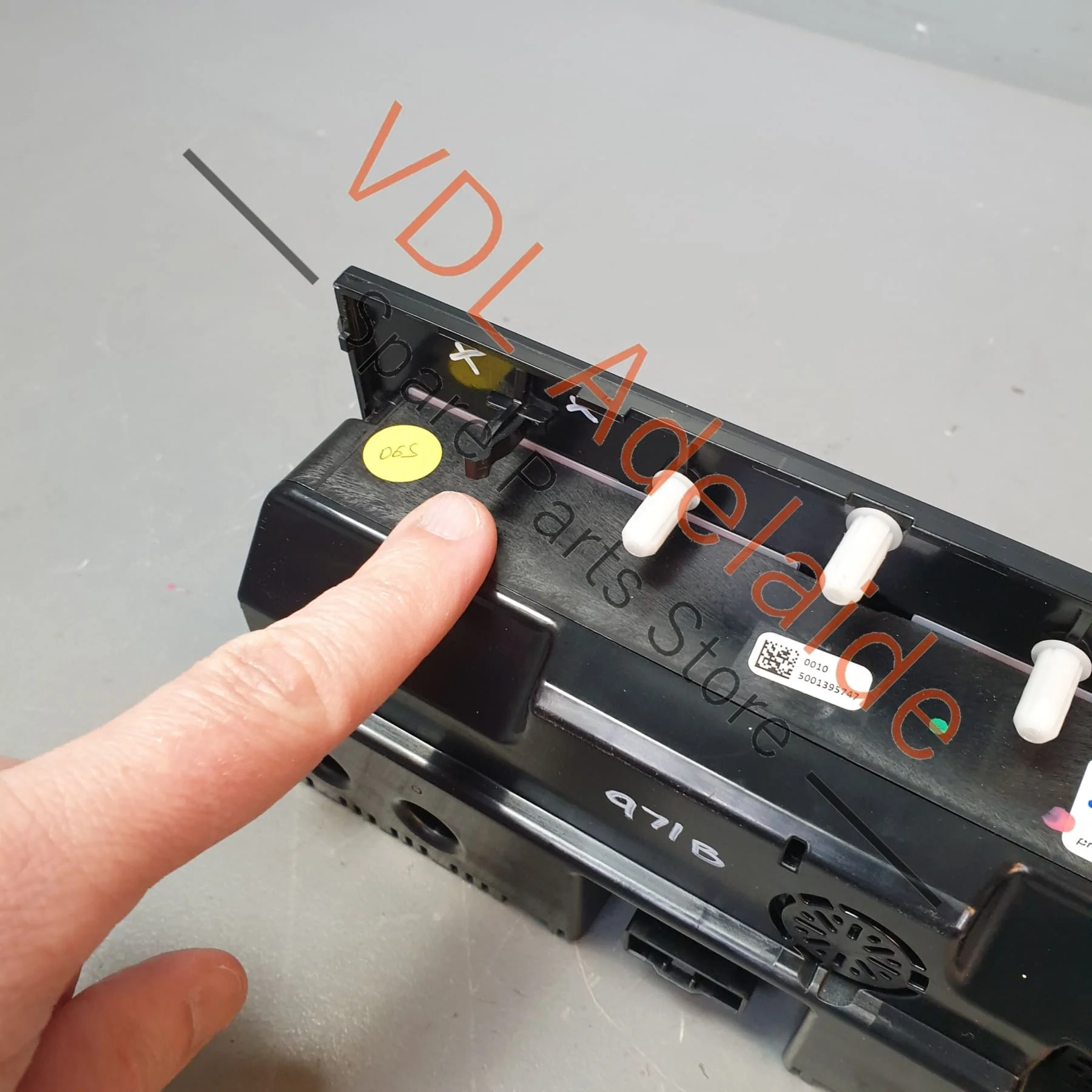 Porsche Panamera AC Climatronic Rear Control And Display Panel 974919615K - Image 4