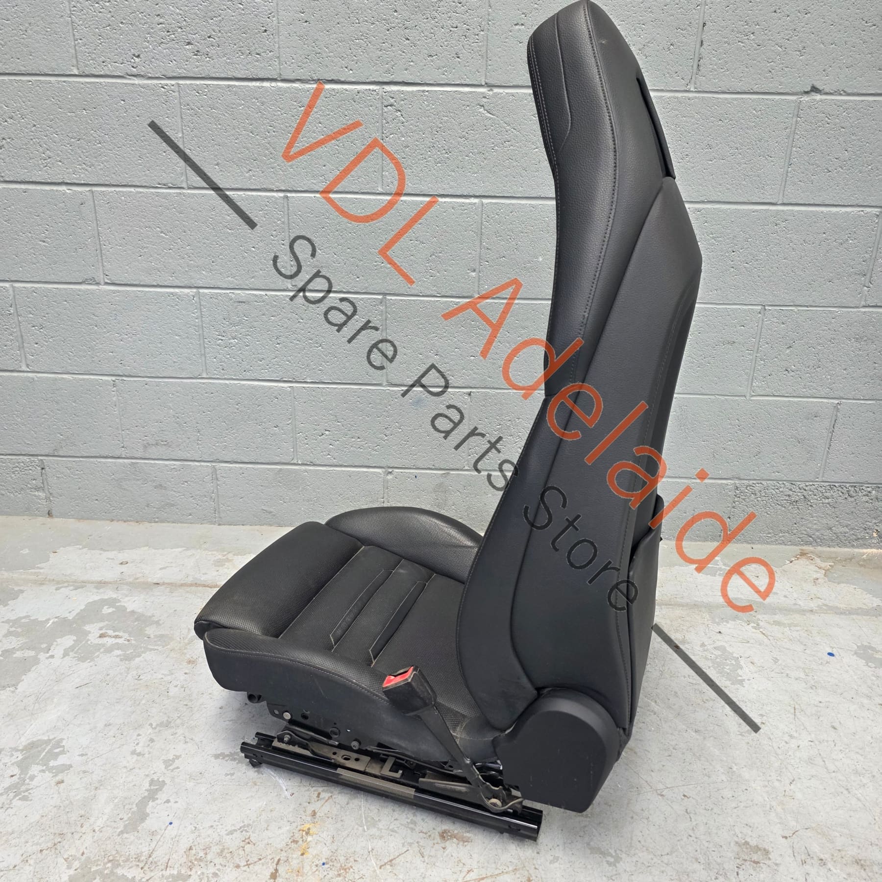Porsche Panamera Front Right Seat with Crest Logo Emblem in Headrest 971881806FB GDB - Image 6