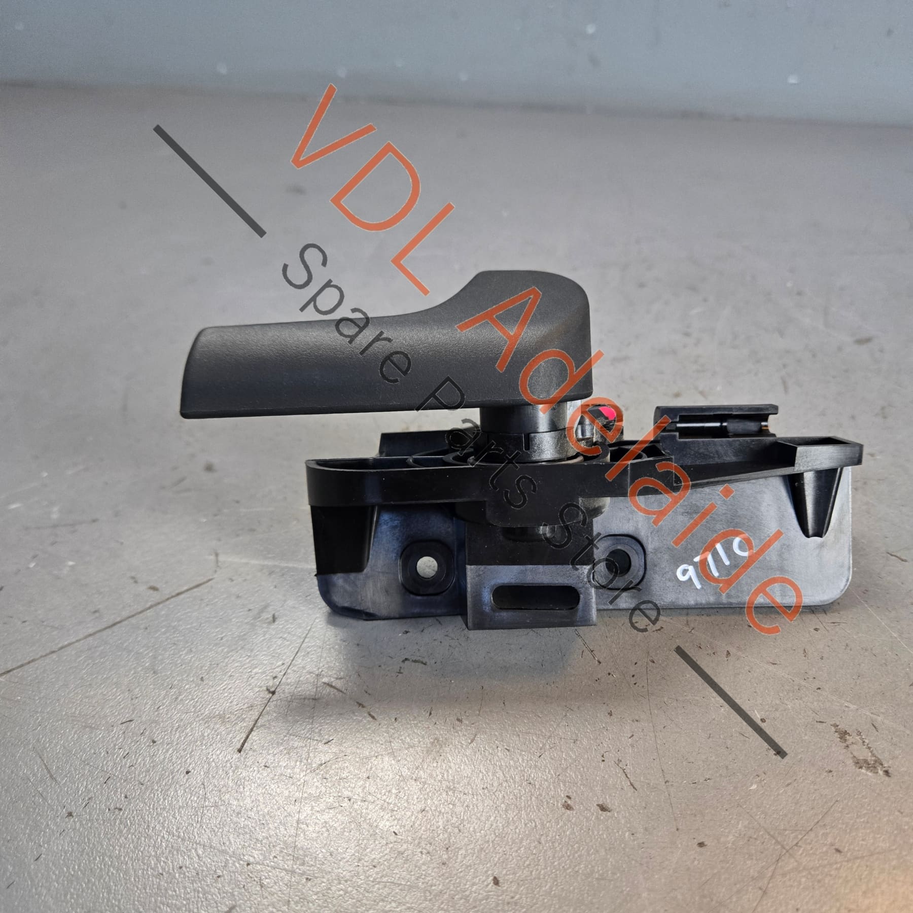 Porsche Panamera Bonnet Lid Lock Handle 971823633A 971823533A - Image 2