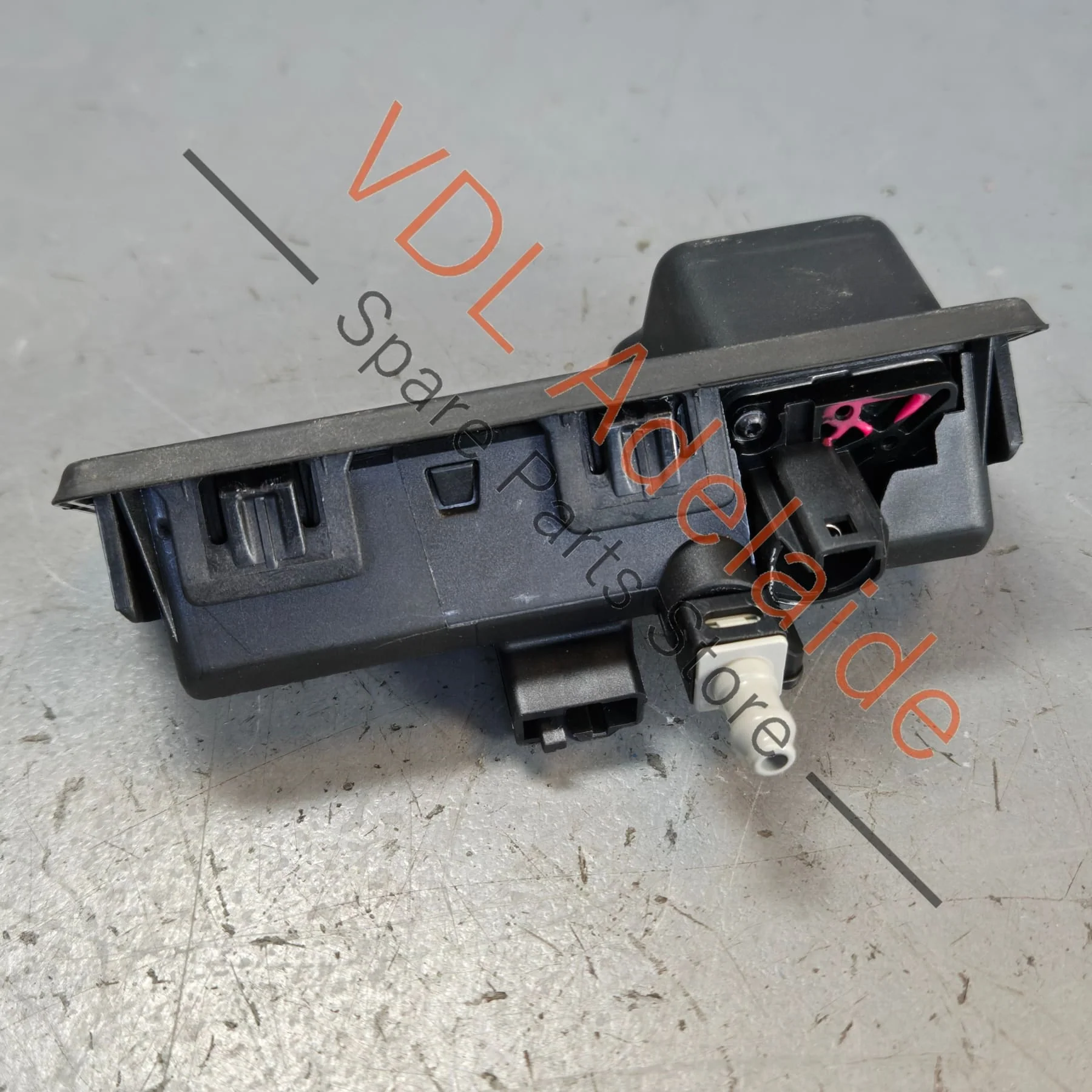 Genuine Audi Q5 Cupra Ateca Rear View Camera & Trunk Boot Release Button 8W8827566C - Image 2