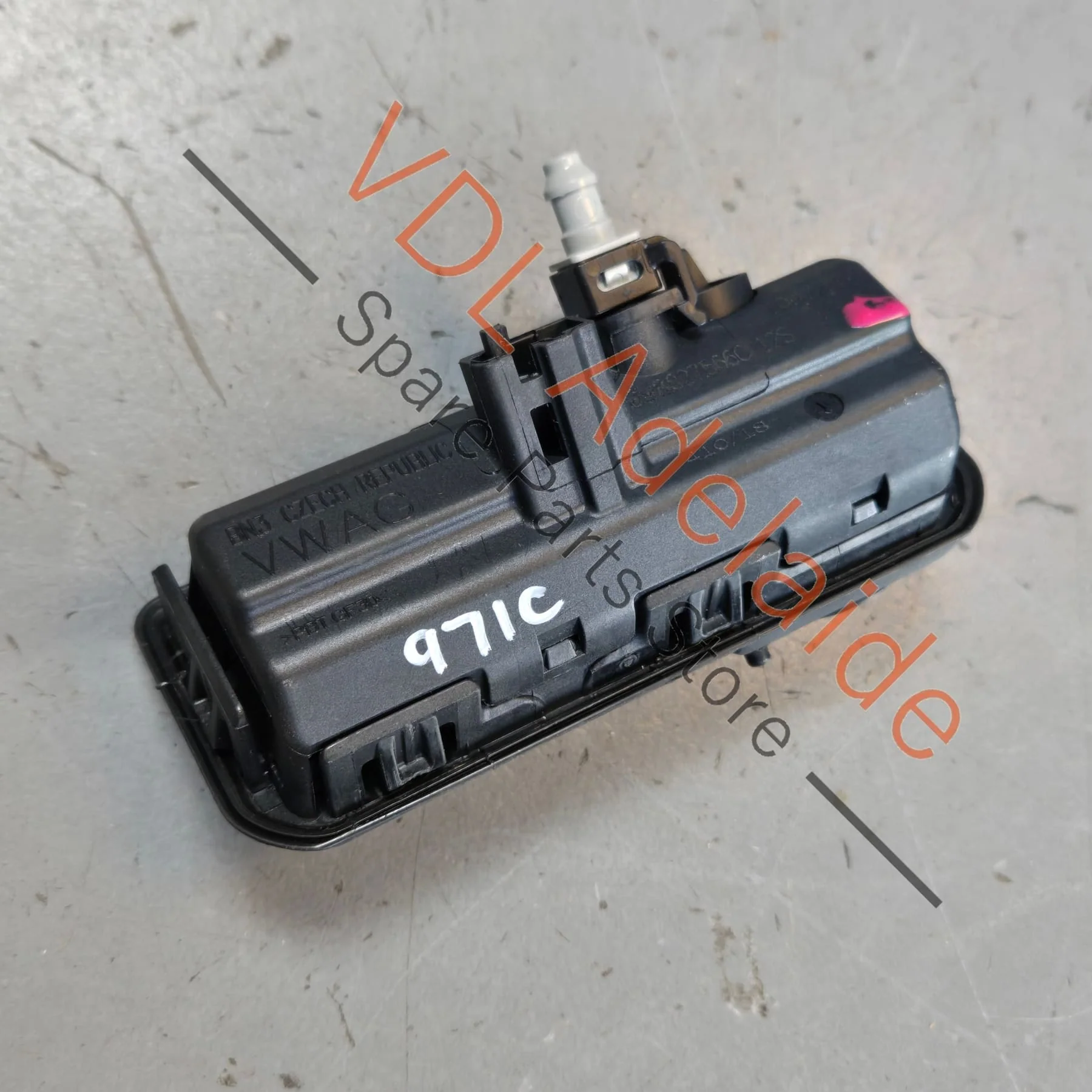 Genuine Audi Q5 Cupra Ateca Rear View Camera & Trunk Boot Release Button 8W8827566C - Image 3