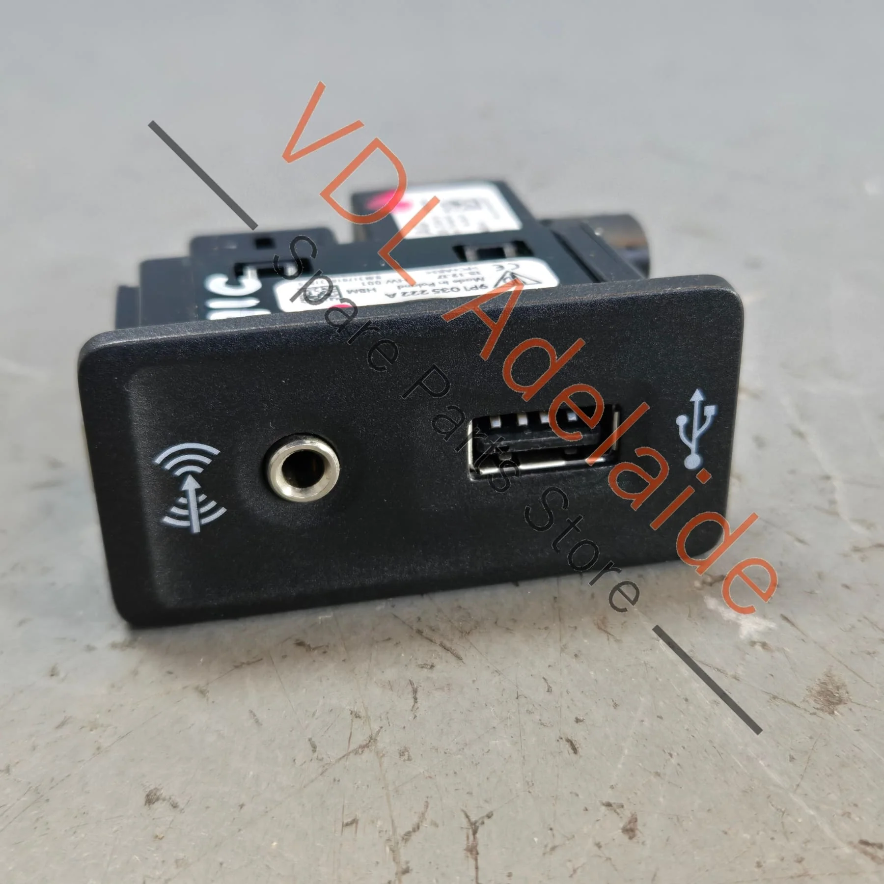 Porsche Audi Volkswagen USB Socket Auxiliary Jack 5Q0035726H 9A764222220
