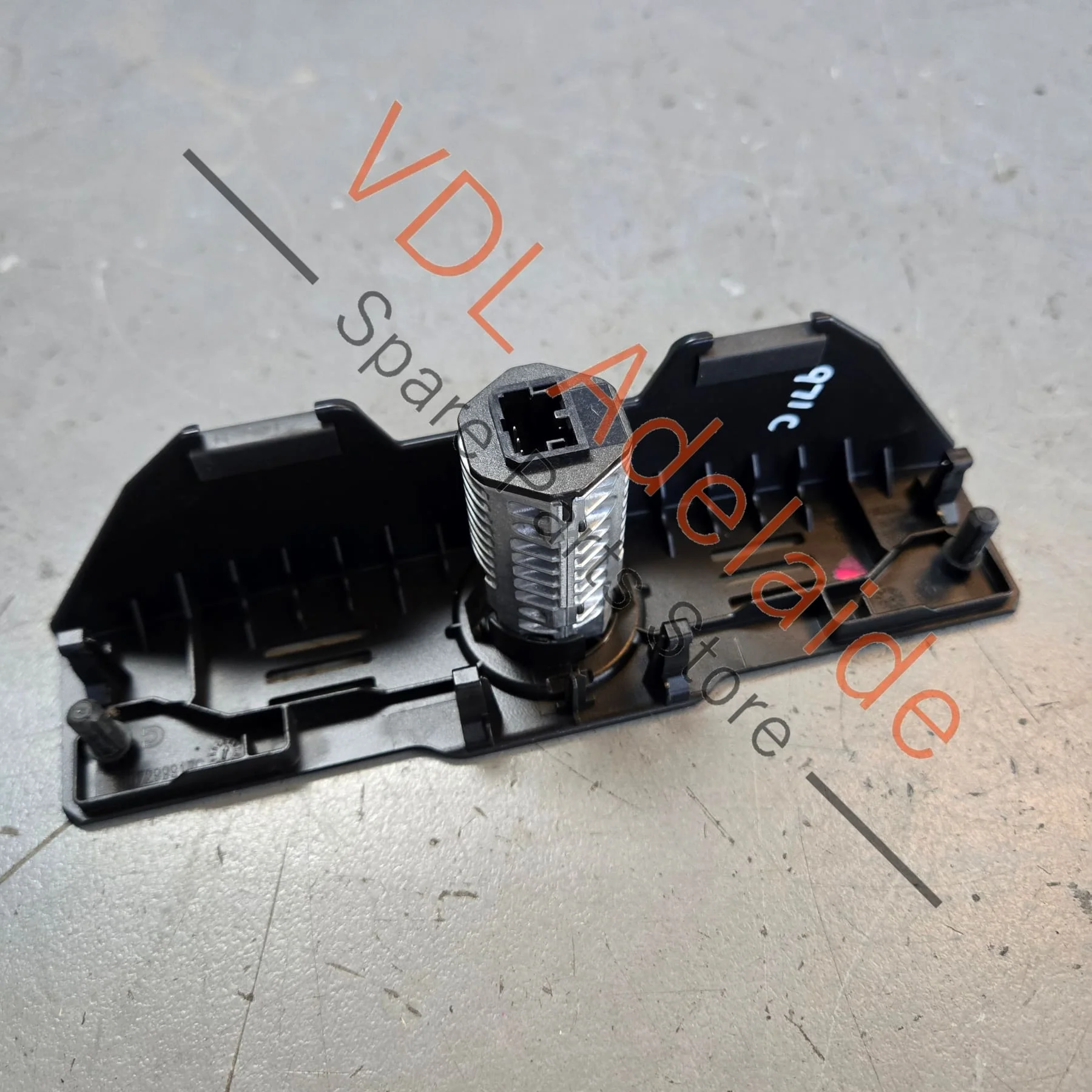 Porsche Audi Volkswagen Socket USB Connector 971035252C 971035252A 971035252F - Image 4