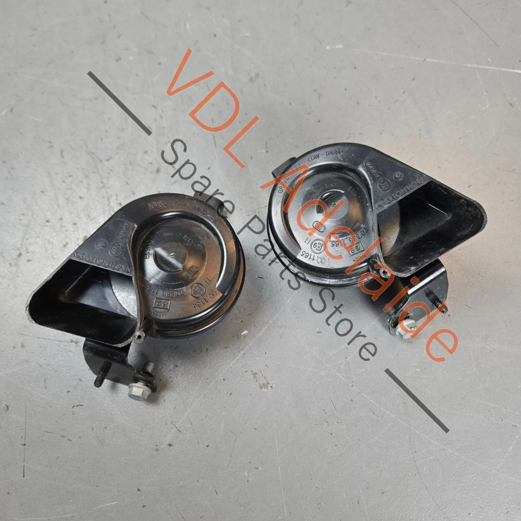 Porsche Panamera Fanfare Horn and Brackets Pair, Left & Right 971951211B 971951212B